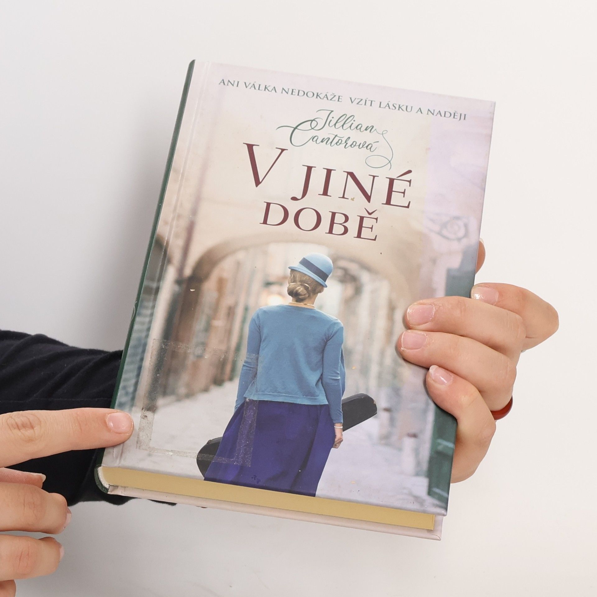 Jillian Cantor V jiné době : ani válka nedokáže vzít lásku a naději