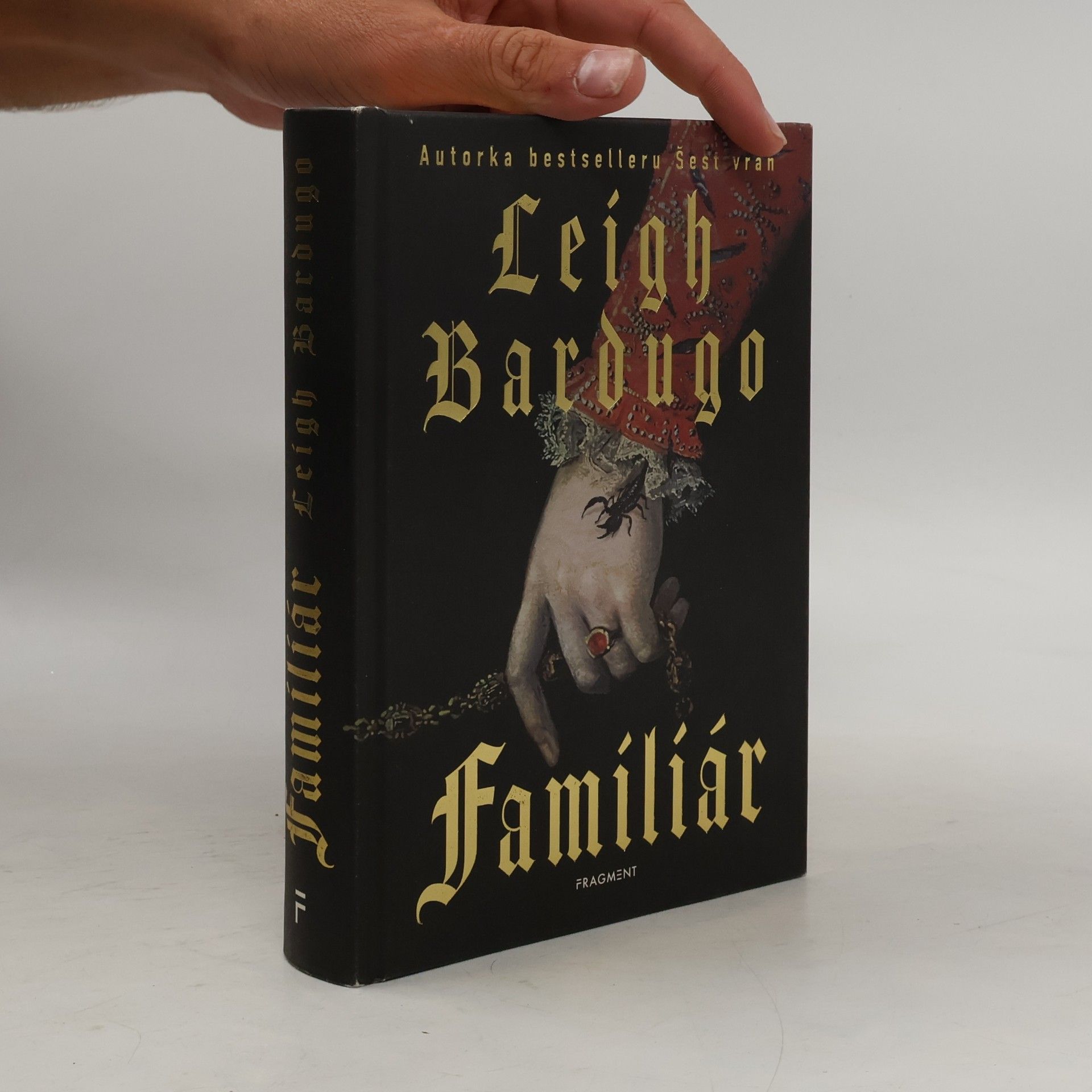 Leigh Bardugo Familiár