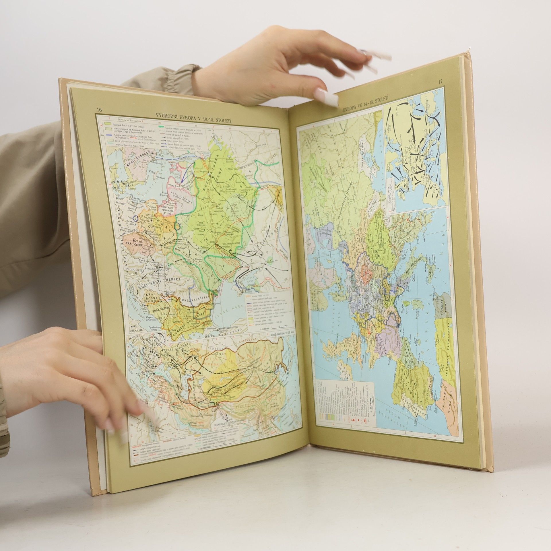 Autorenkollektiv Školní atlas světových dějin