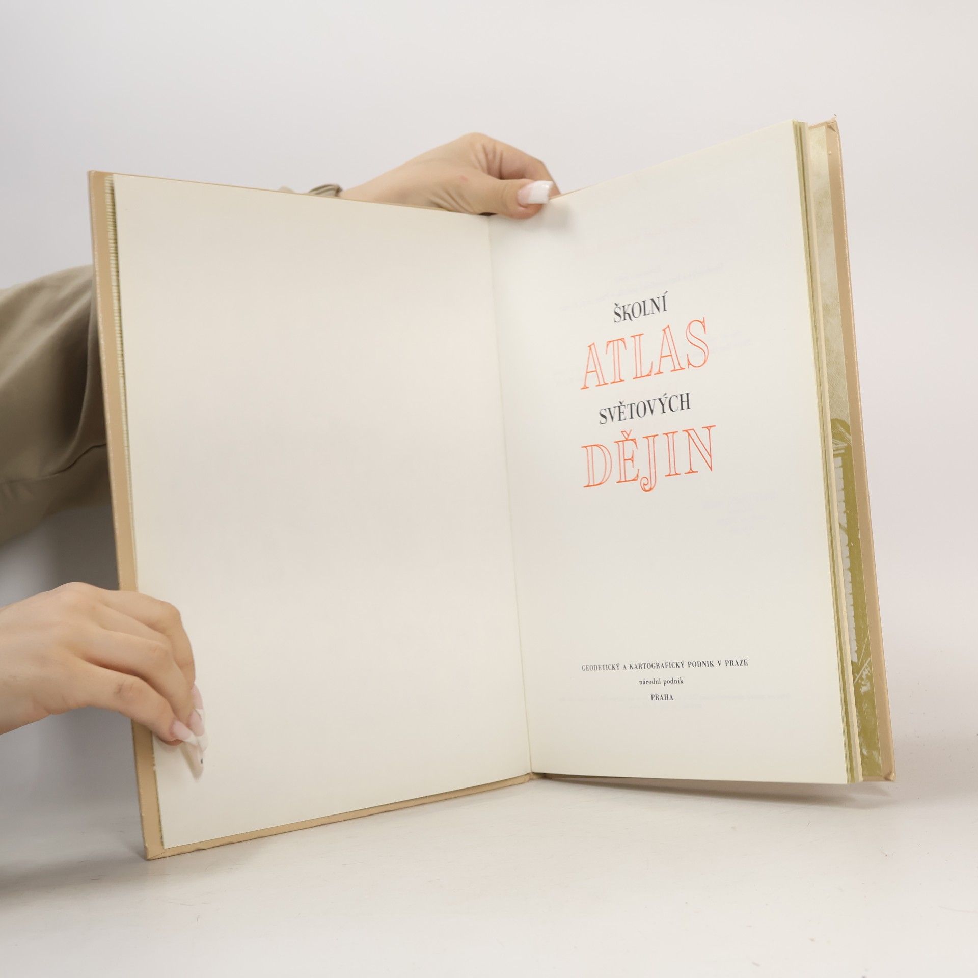 Autorenkollektiv Školní atlas světových dějin