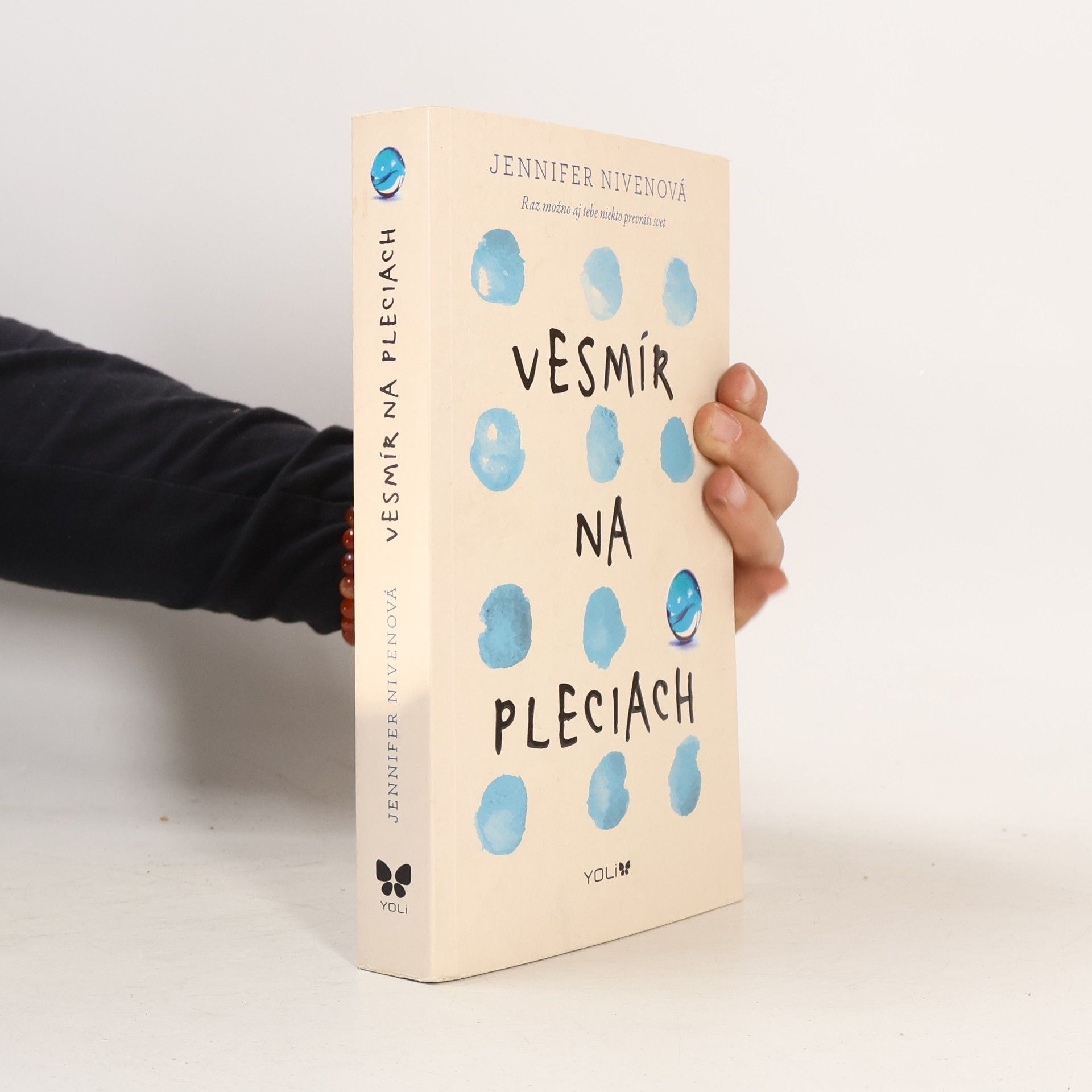 Vesmír na pleciach
