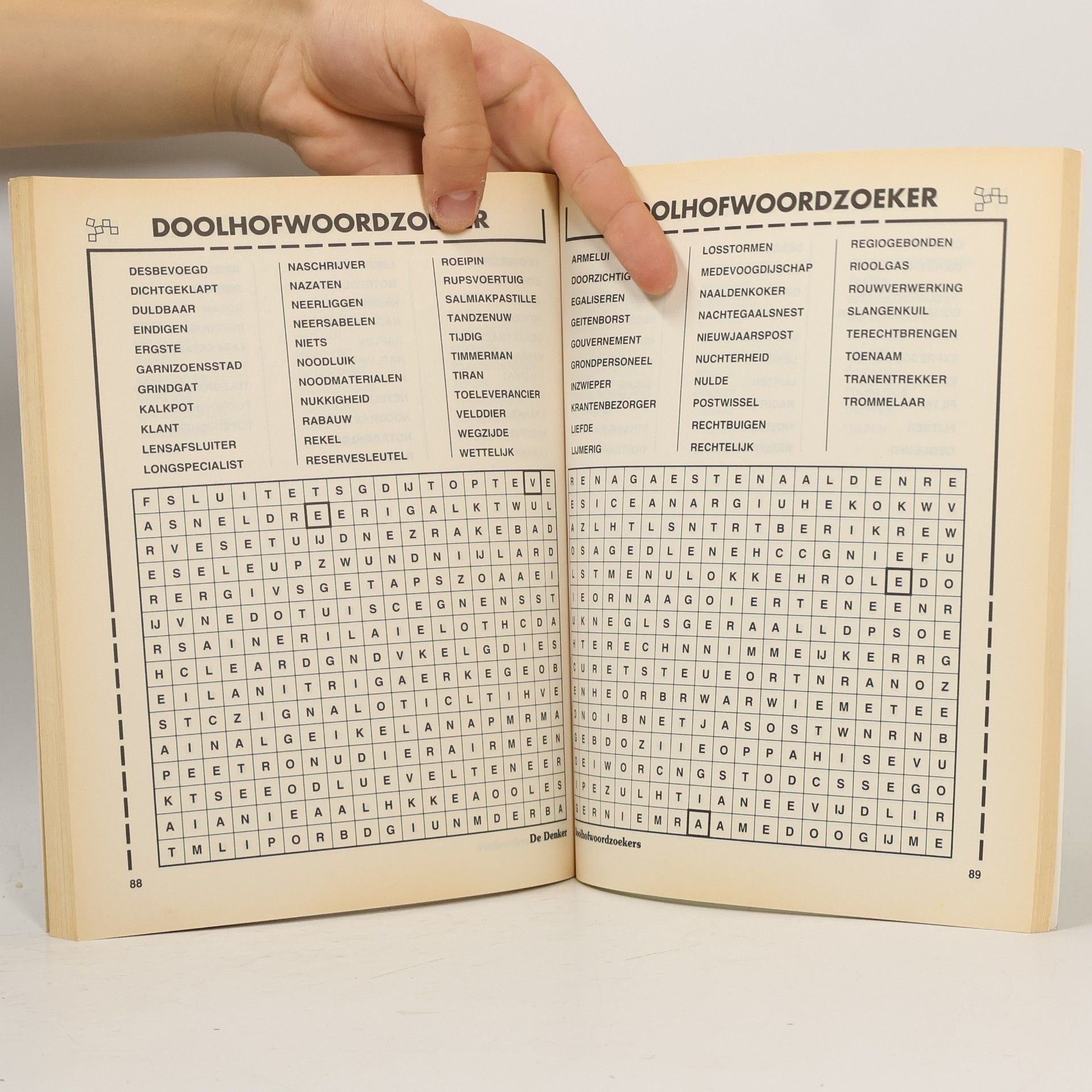 M. Sanders Doolhof woordzoekers 4