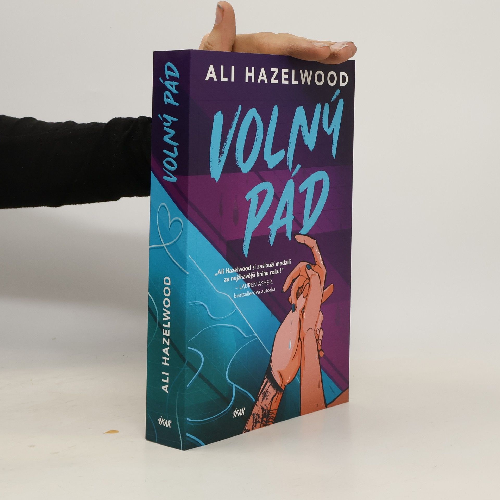 Ali Hazelwood Volný pád
