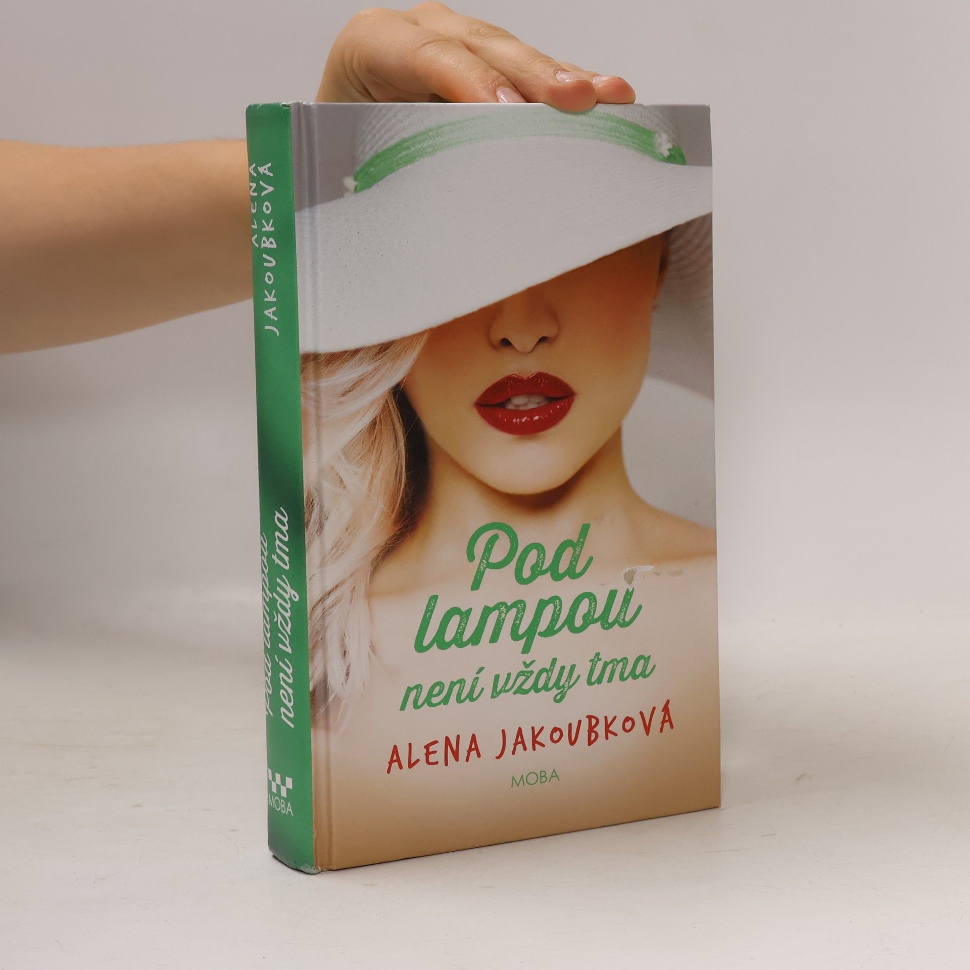 Alena Jakoubková Pod lampou není vždy tma