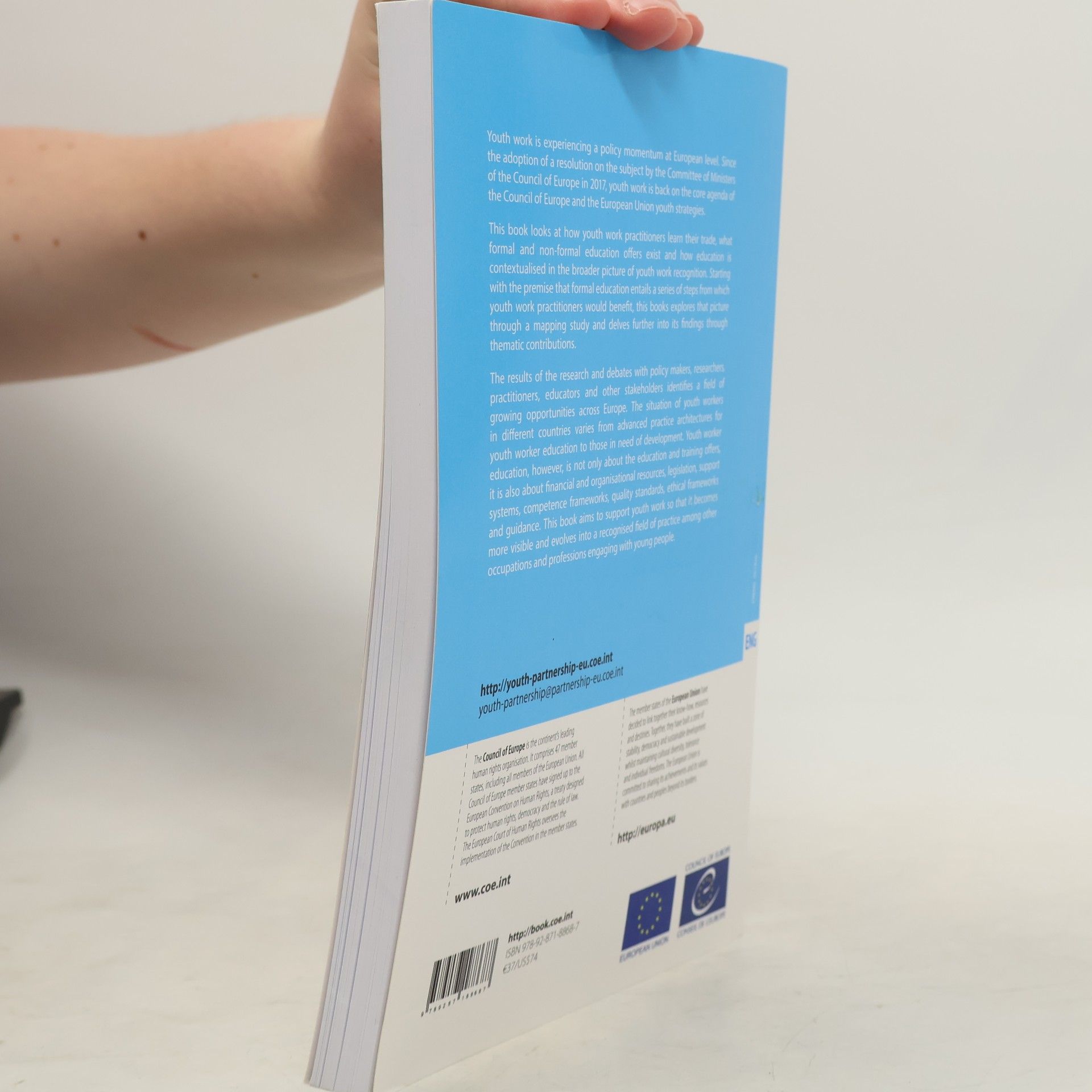 Ewa Krzaklewska Youth Knowledge - 26: Youth Worker Education in Europe