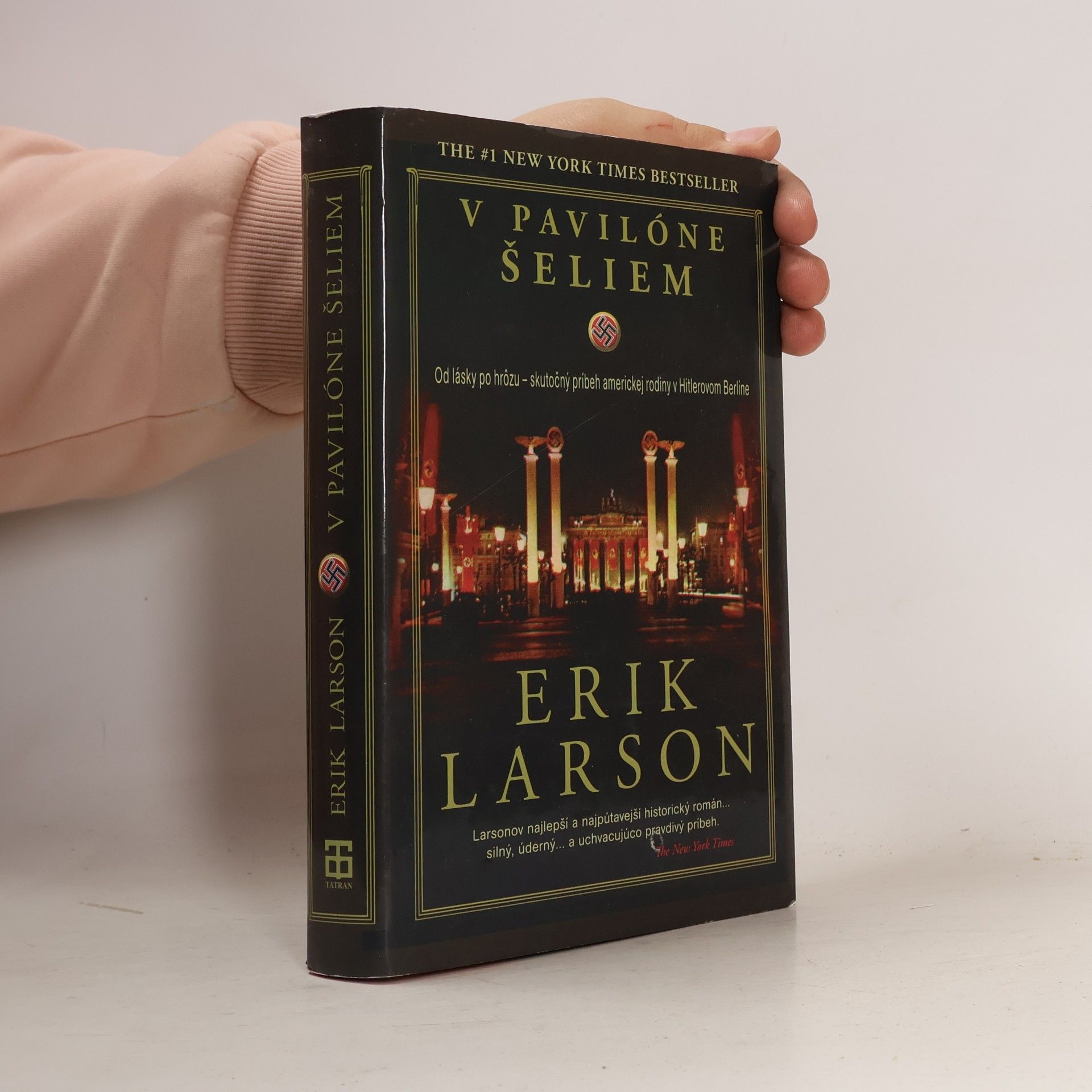 Erik Larson V pavilóne šeliem