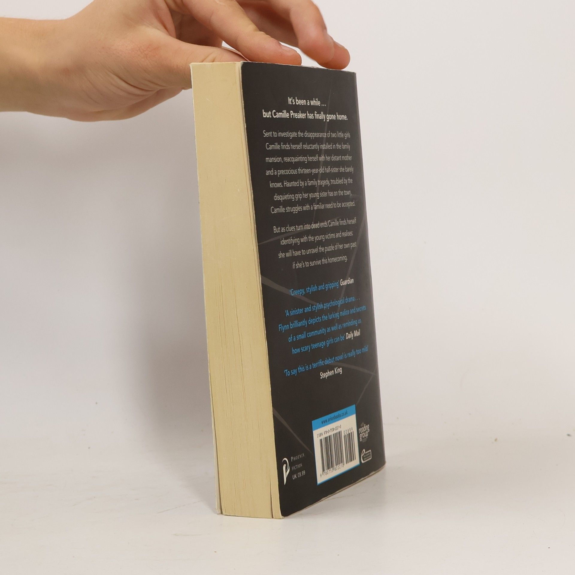 Gillian Flynn Sharp objects