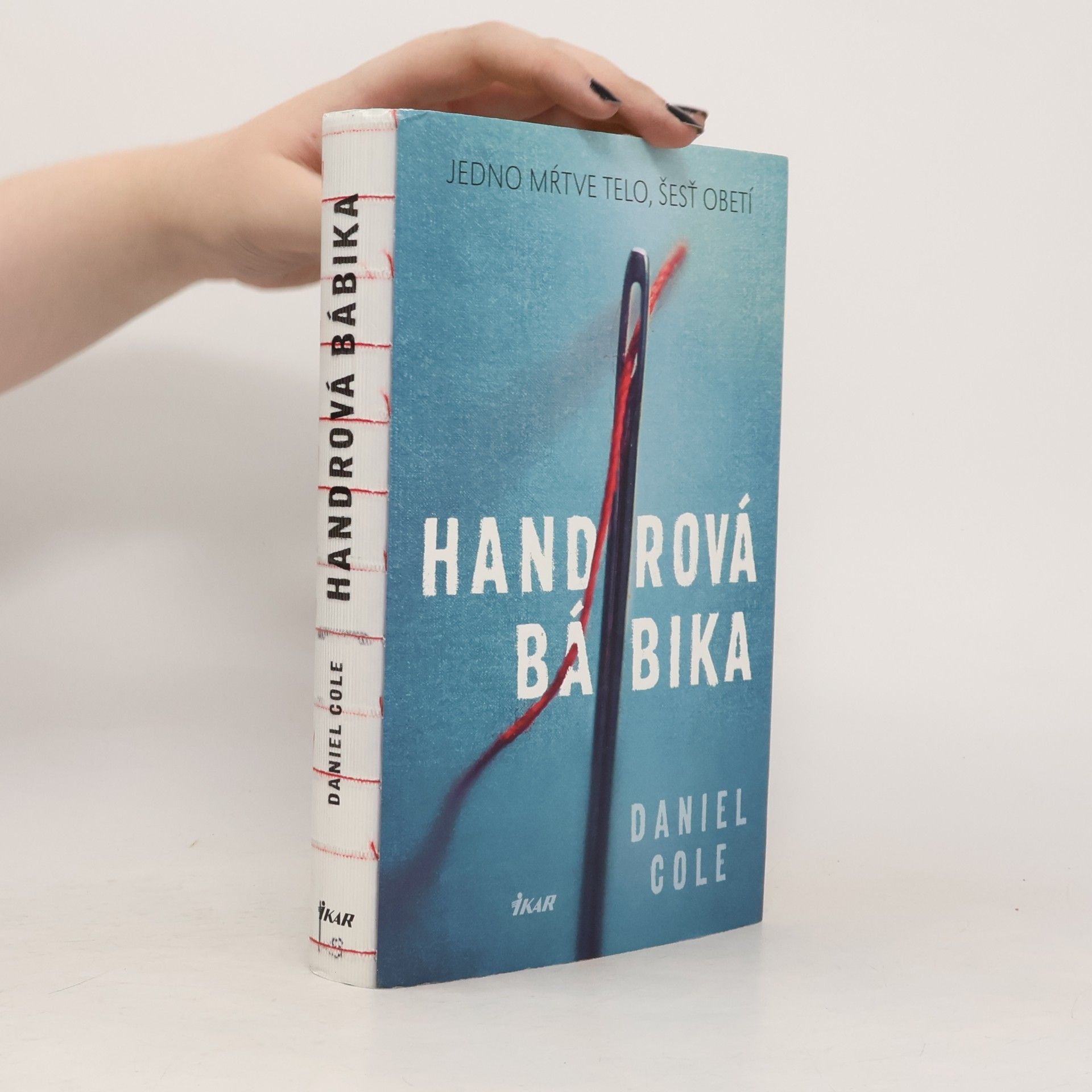 Daniel Cole Handrová bábika