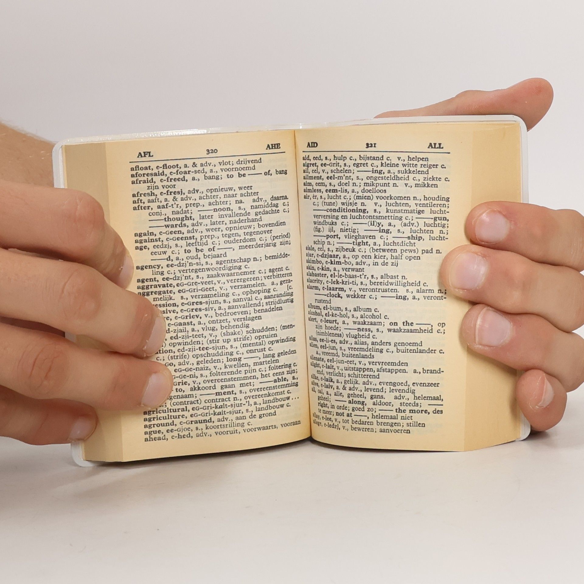 DK Publishing Hugo's Pocket Dictionaries: Dutch Dictionary