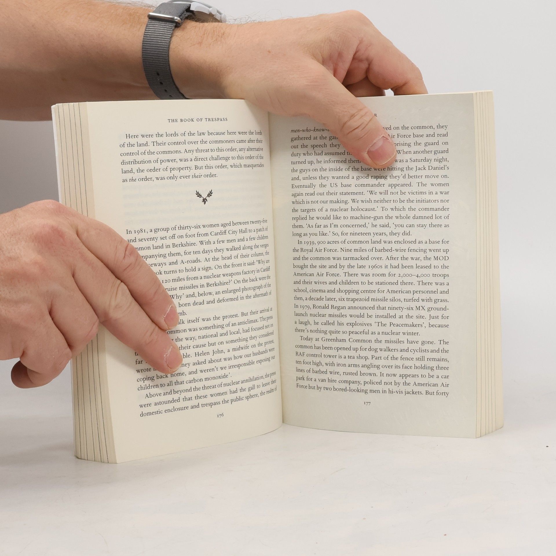 Nick Hayes The book of trespass. Crossing the lines that divide us