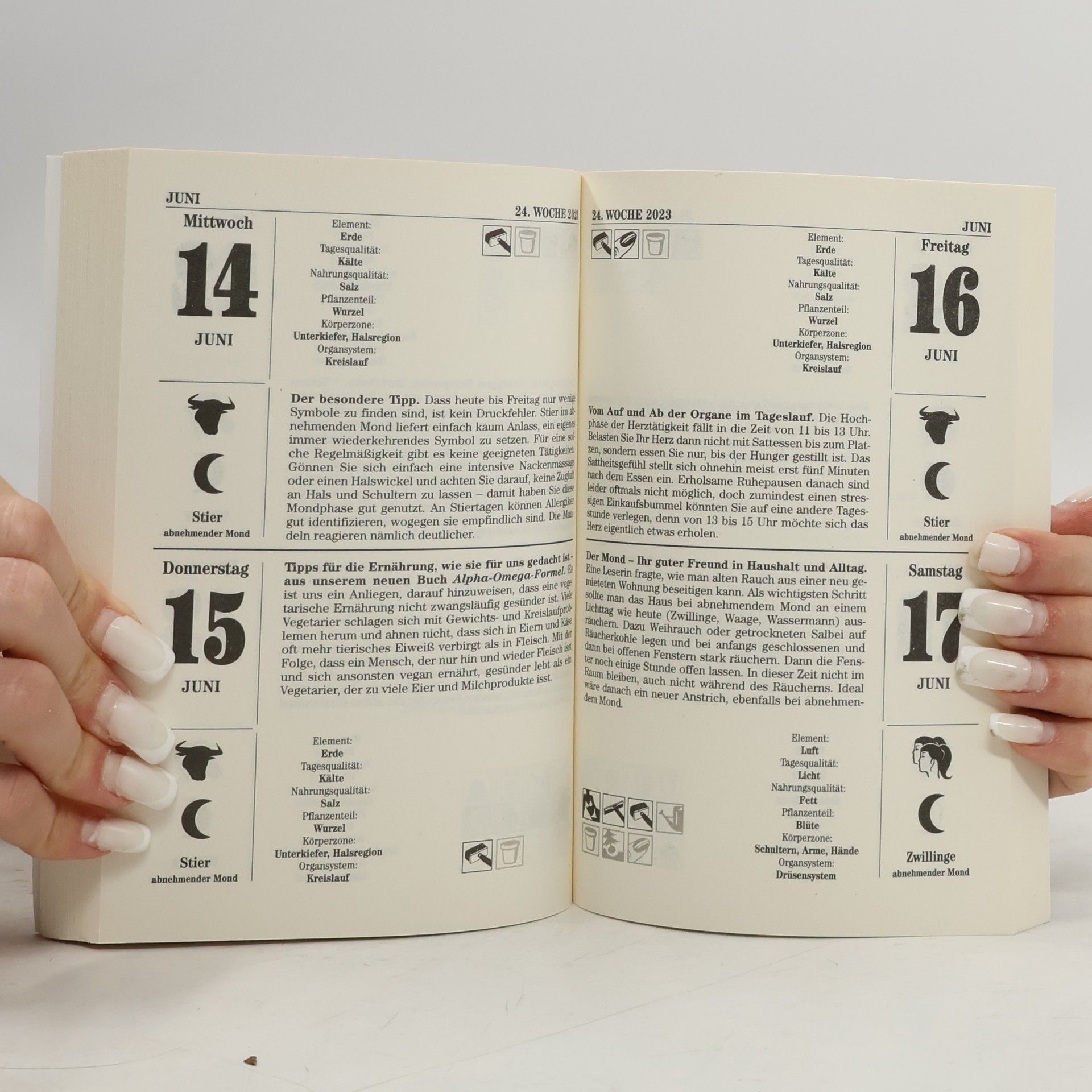 Johanna Paungger Poppe Das Mond-Jahrbuch 2023: Das Original. Mit Tätigkeitssymbolen
