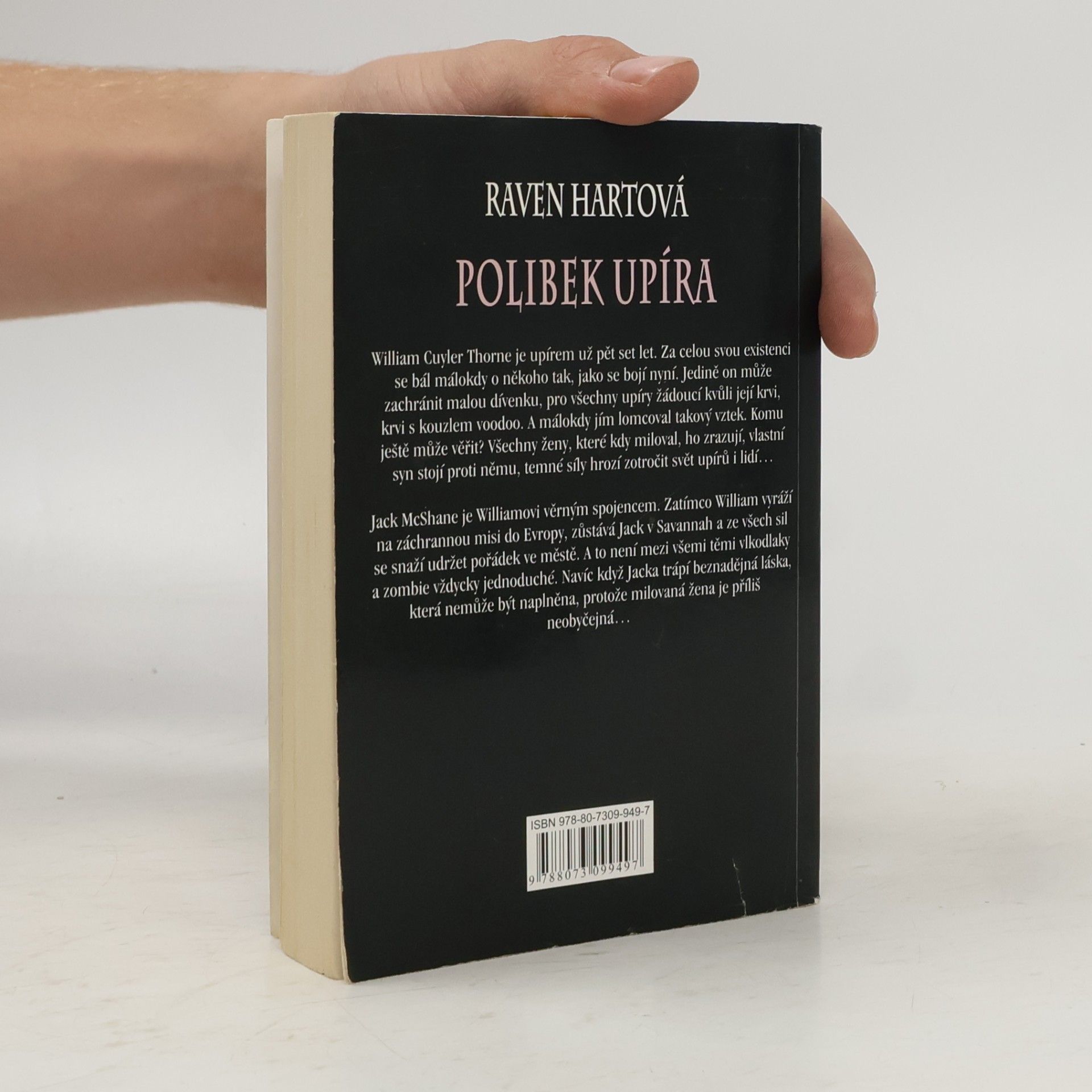 Raven Hart Polibek upíra