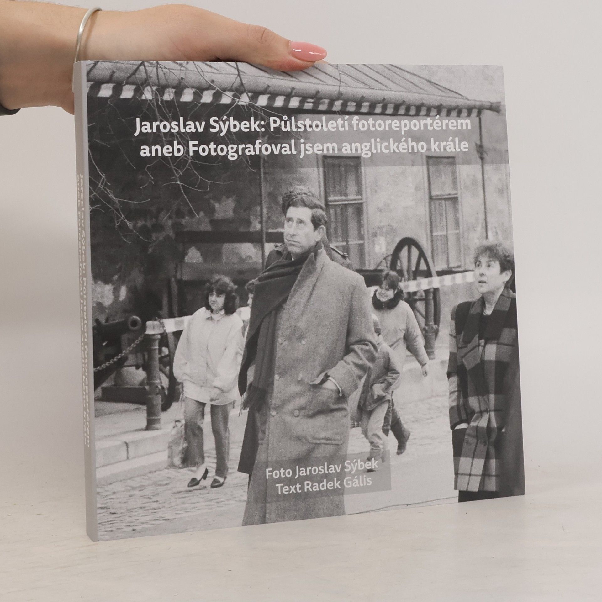 Radek Gális Jaroslav Sýbek: Půlstoletí fotoreportérem, aneb, Fotografoval jsem anglického krále