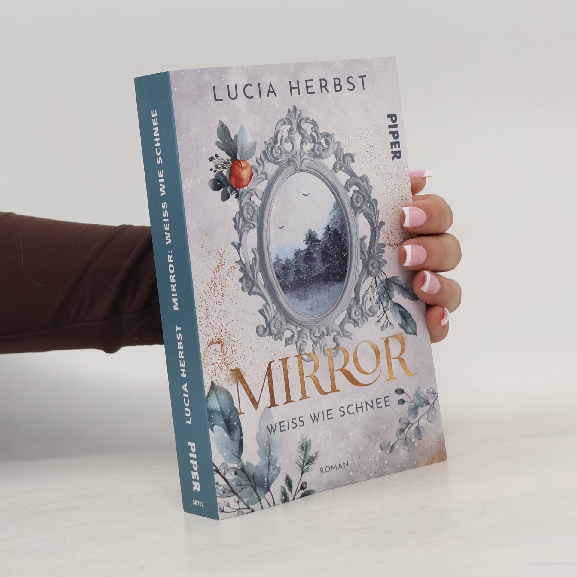 Lucia Herbst Mirror: Weiß wie Schnee