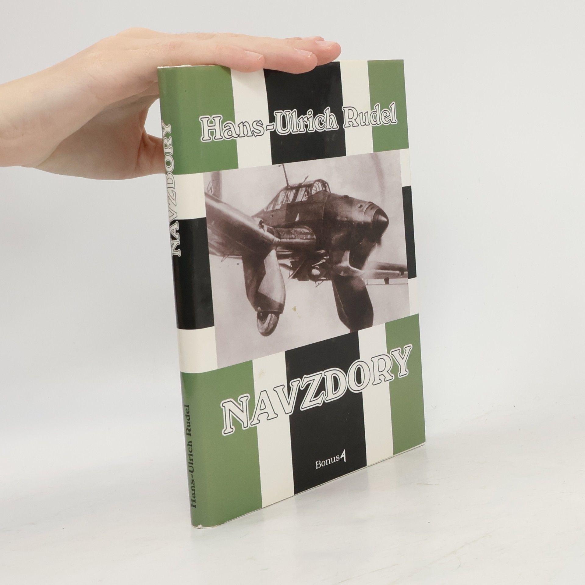 Hans Ulrich Rudel Navzdory