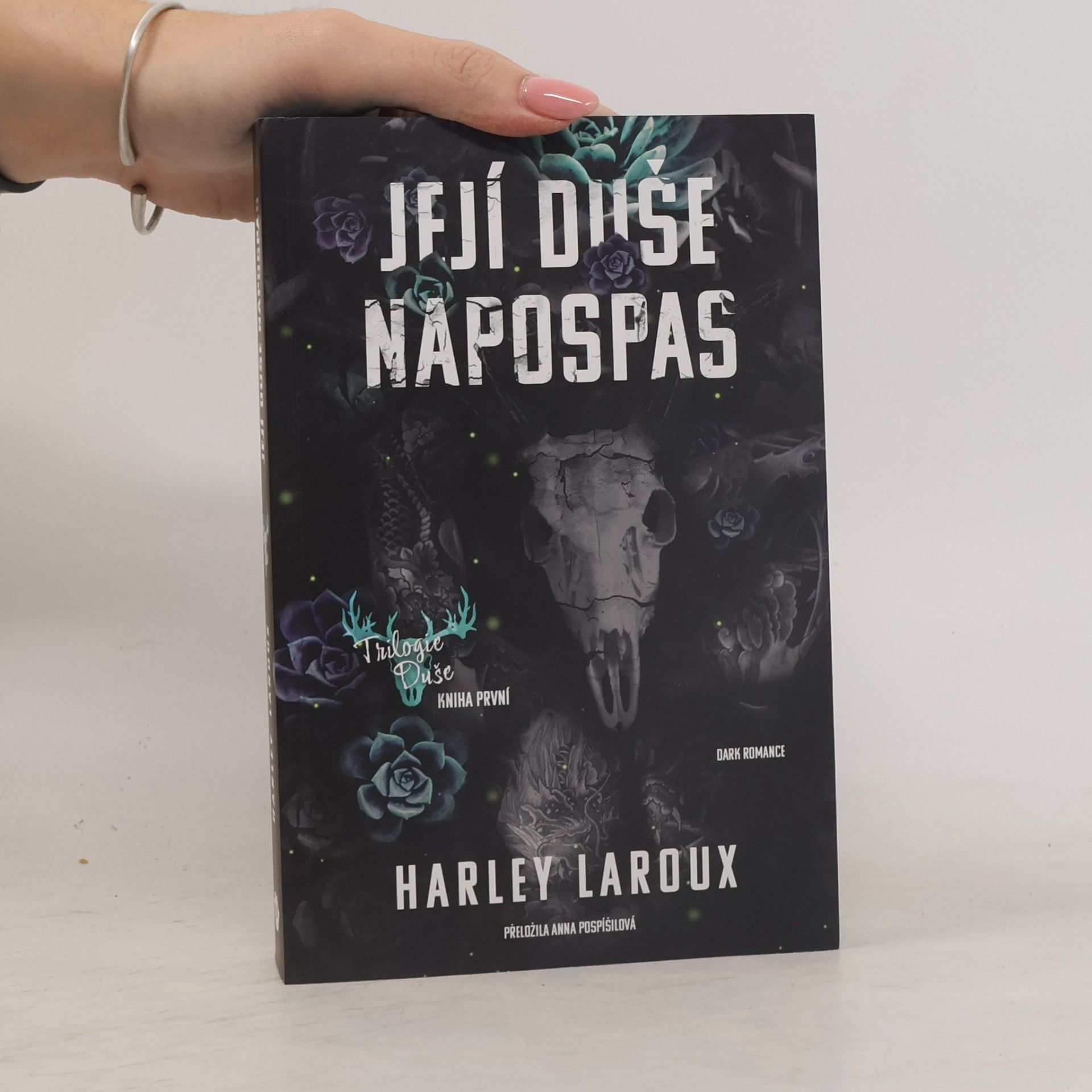 Harley Laroux Její duše napospas