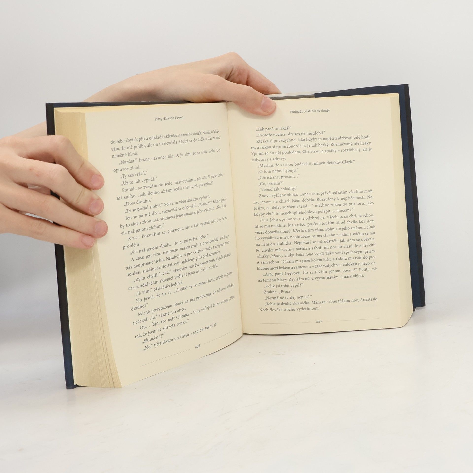 E. L. James Padesát odstínů svobody
