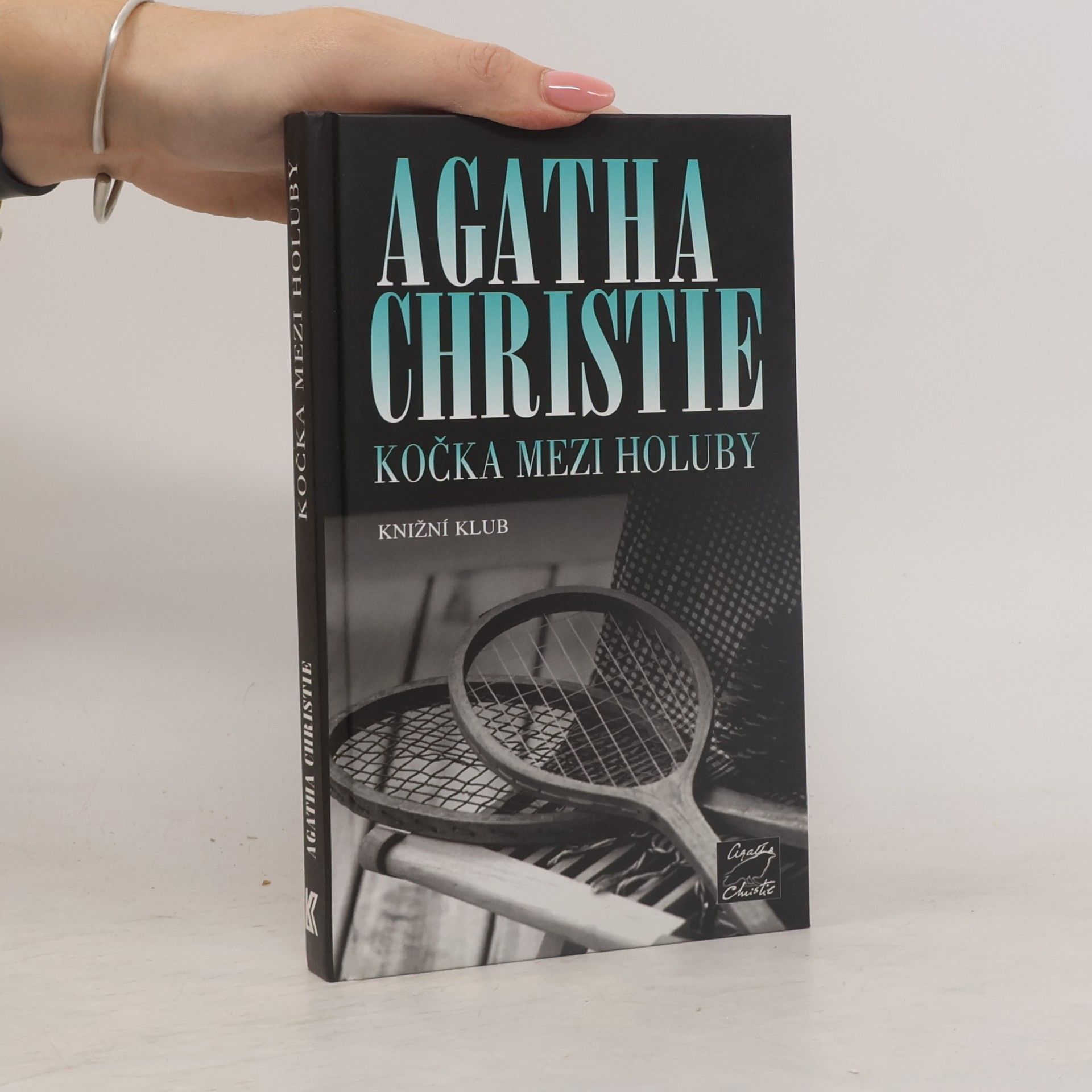Agatha Christie Kočka mezi holuby