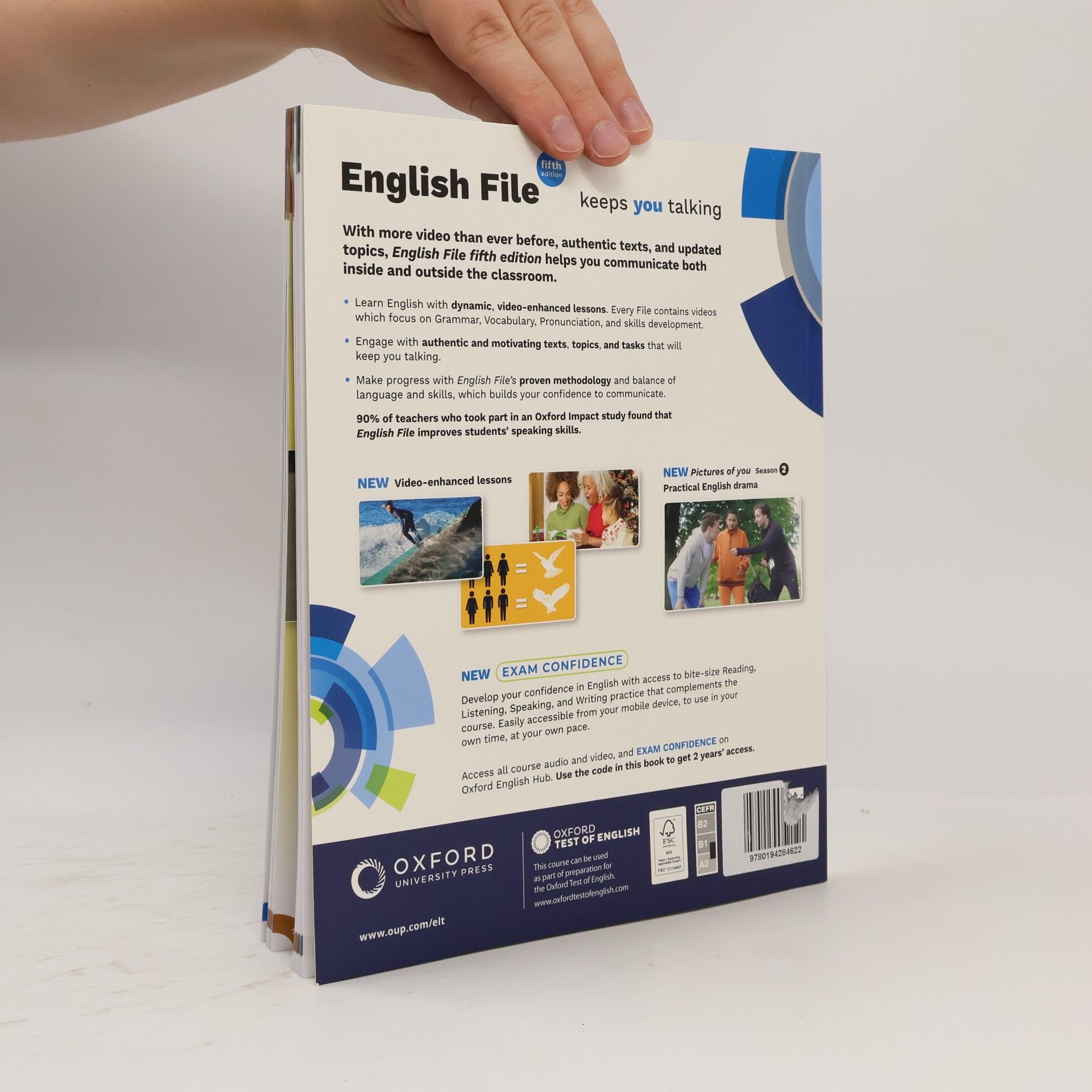 Christina Latham-Koenig English File: Pre-Intermediate Student Book + Exam Confidence: Print Student Book and 2 Years' Access to Student Resources, and Exam Confidence, Available on Oxford English Hub - Fifth Edition