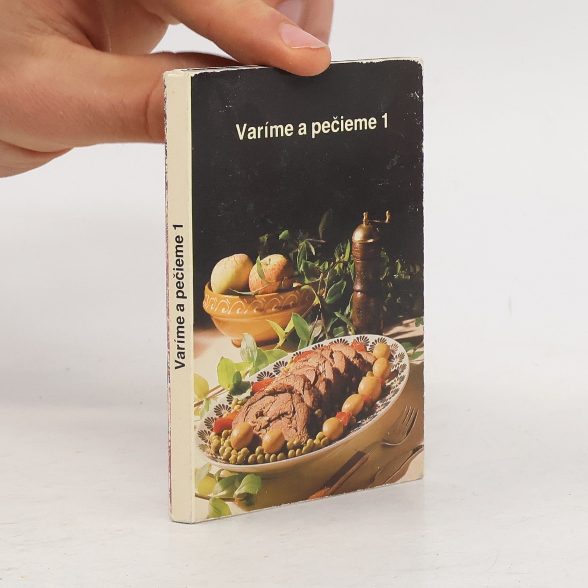 Kolektiv autorů Varíme a pečieme 1