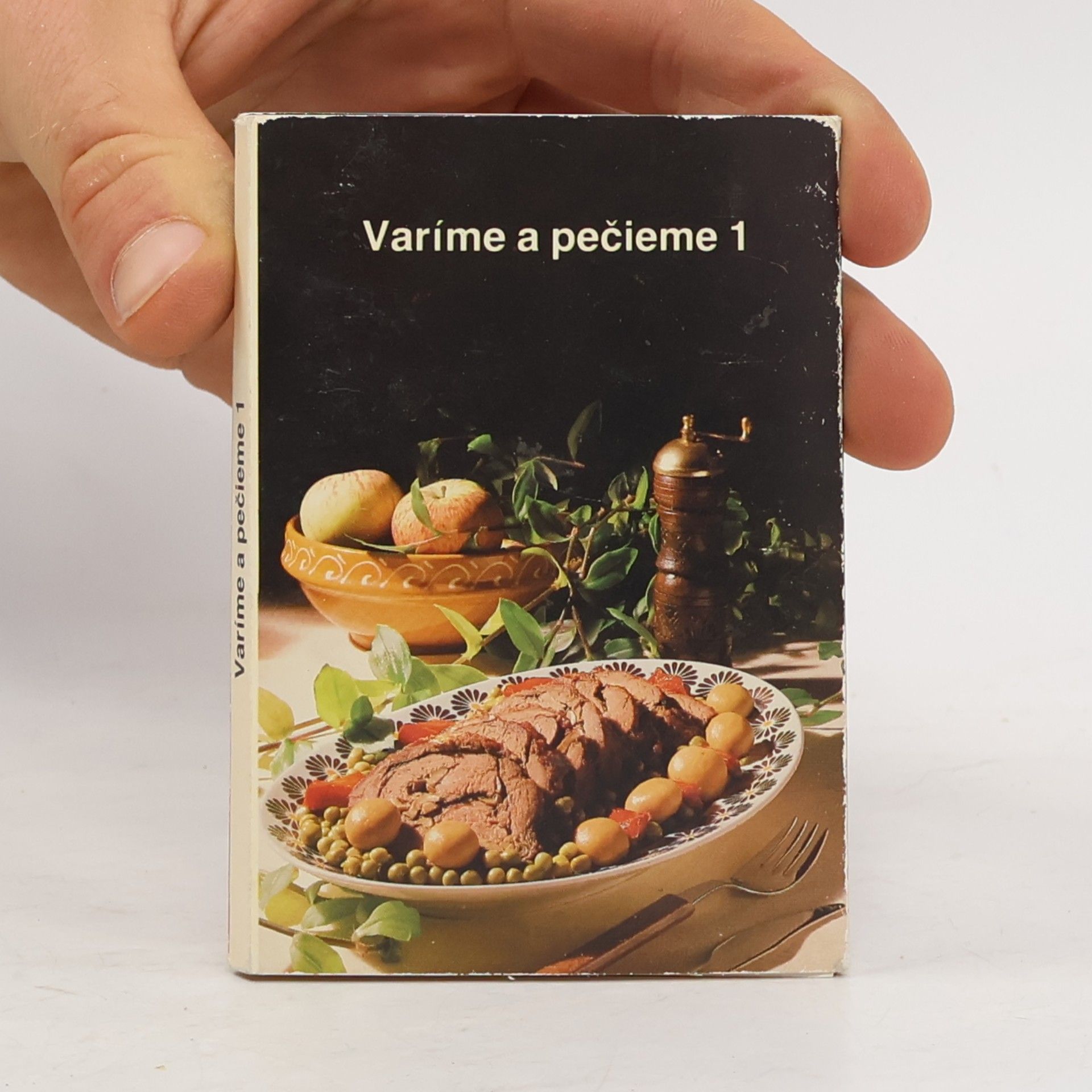 Kolektiv autorů Varíme a pečieme 1