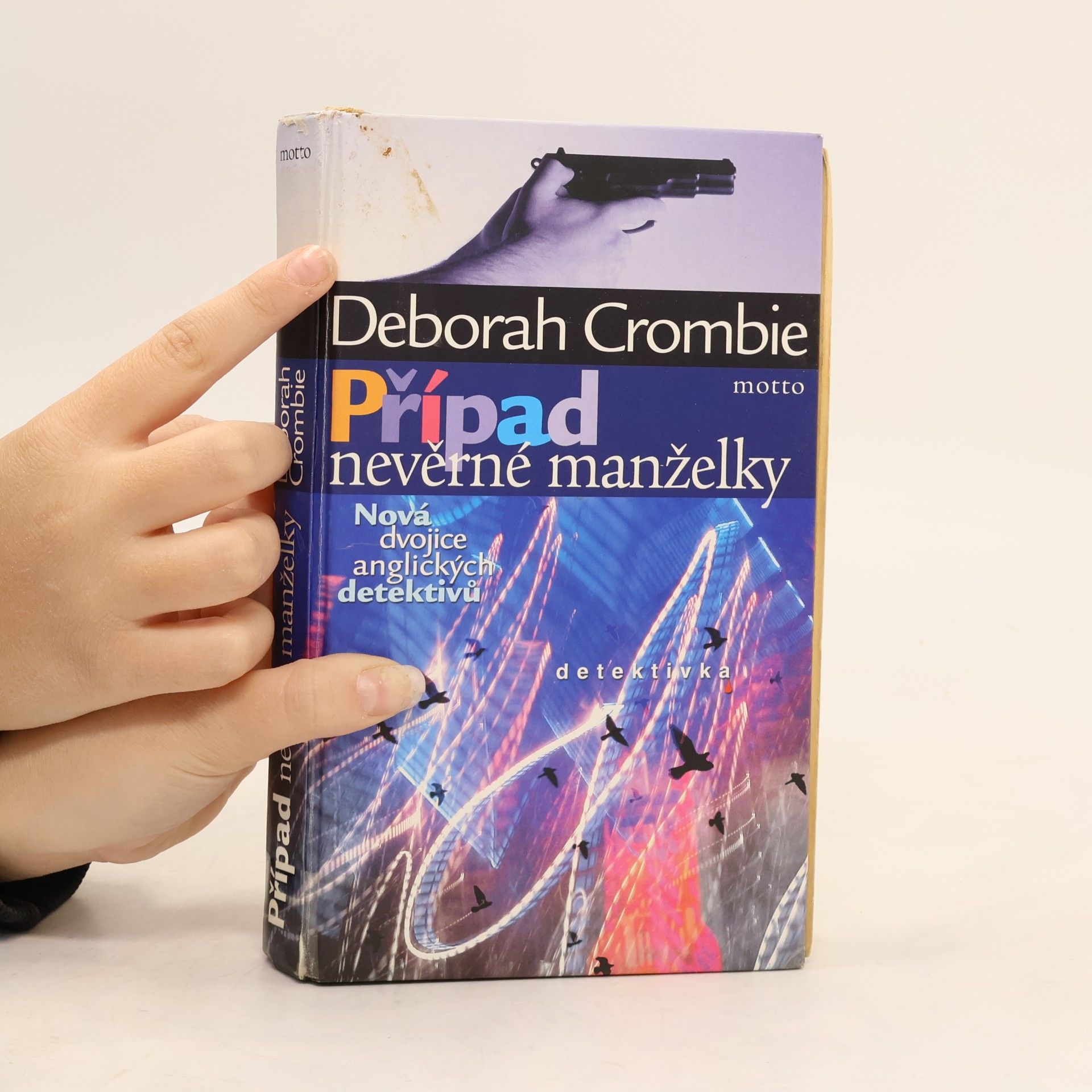 Crombie Deborah Případ nevěrné manželky