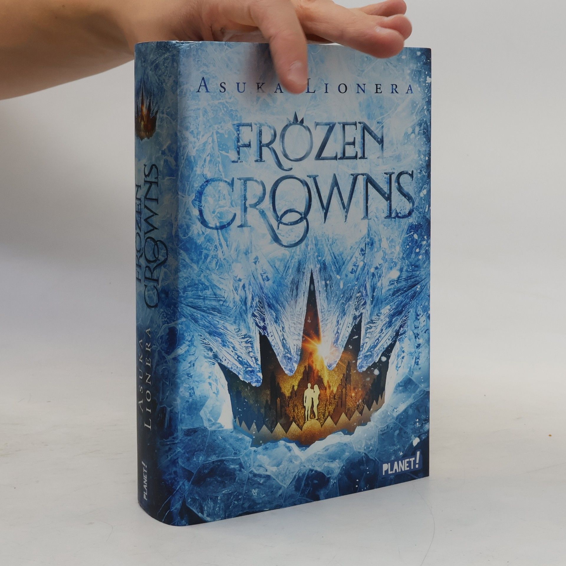 Frozen Crowns 1: Ein Kuss aus Eis und Schnee
