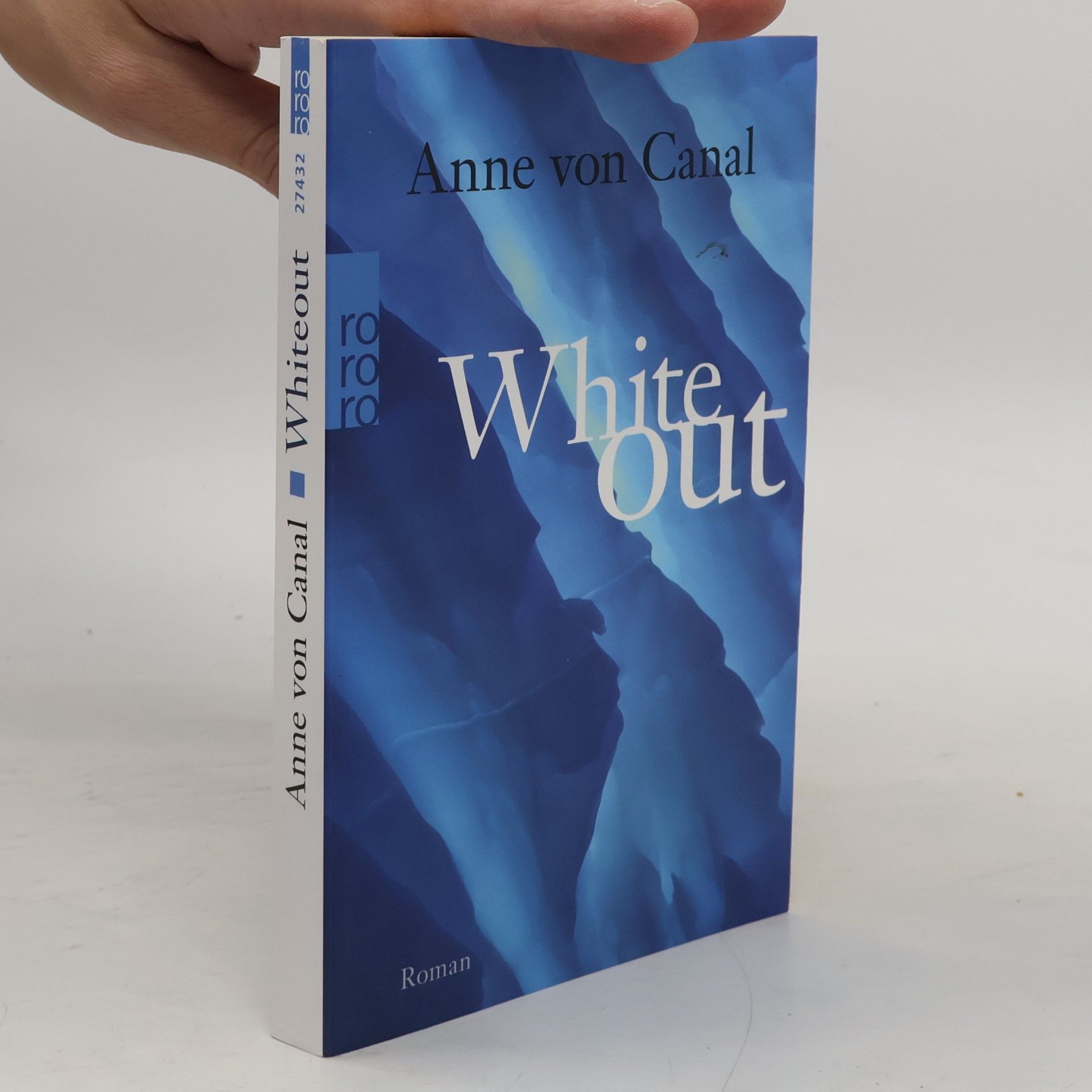 Anne von Canal Whiteout