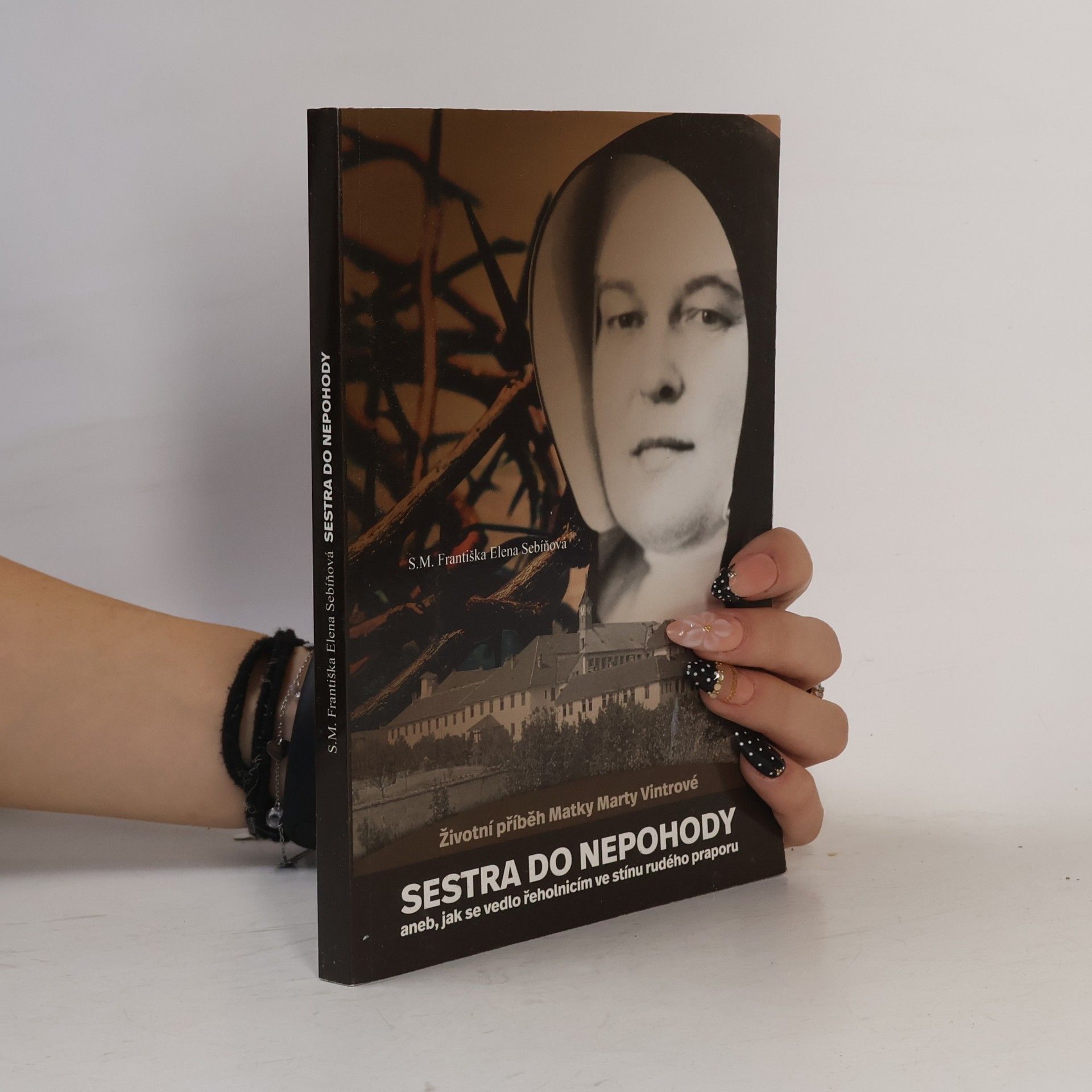 Františka Sebíňová Sestra do nepohody, aneb, jak se vedlo řeholnicím ve stínu rudého praporu. Životní příběh Matky Marty Vintrové.