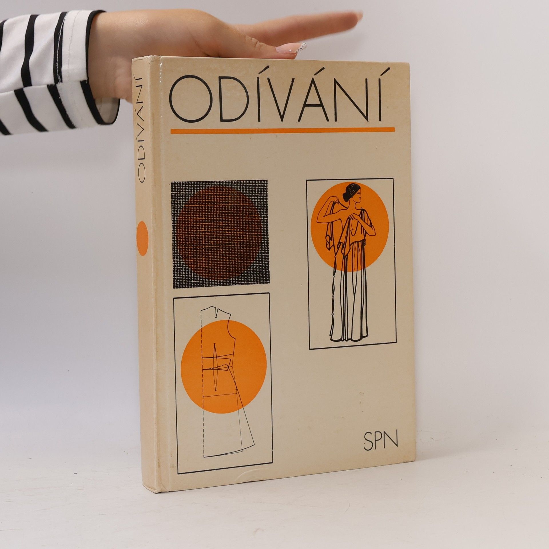 Božena Krůtová Odívání pro dívčí odborné školy a pro zemědělská odborná učiliště, učební obor 42-75-2