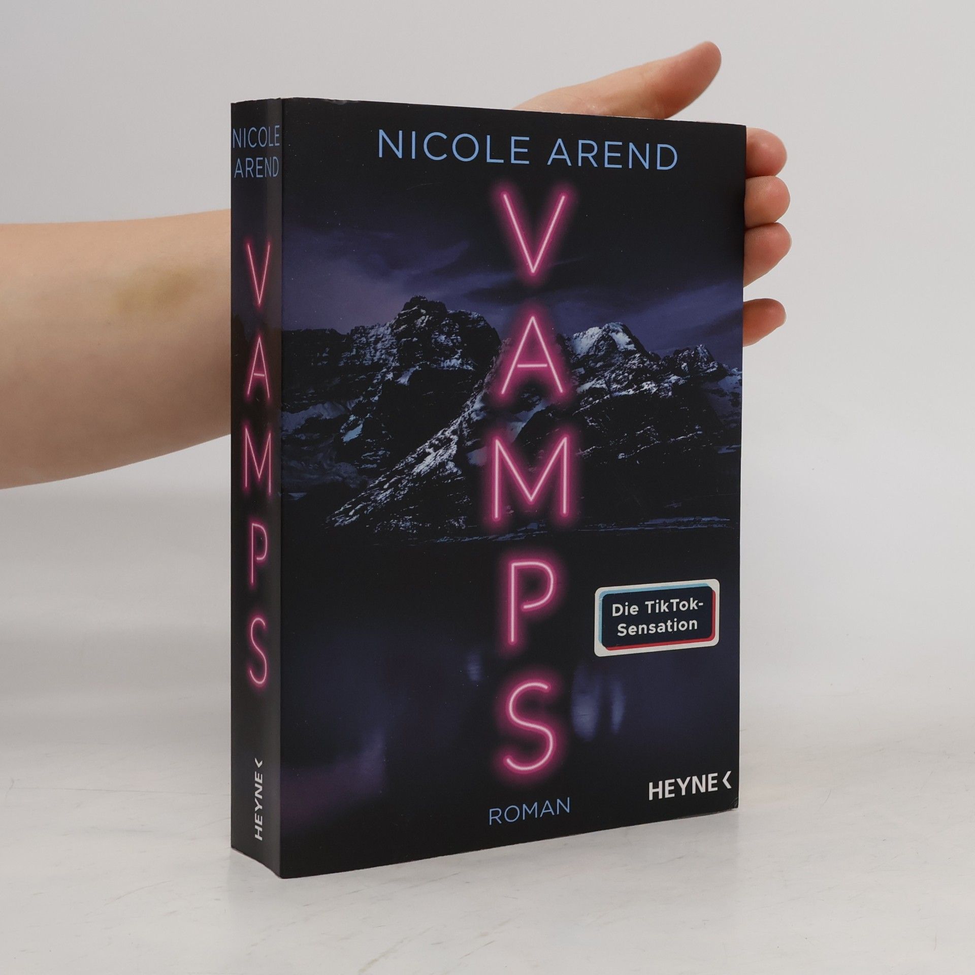 Nicole Arend Vamps