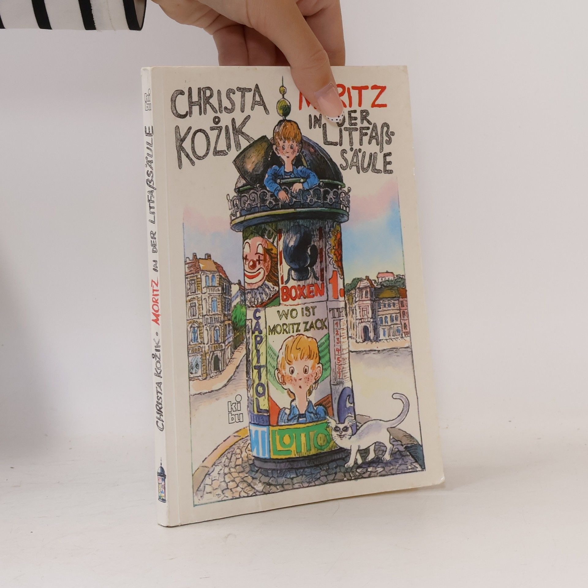Christa Kozik Moritz in der Litfasssäule