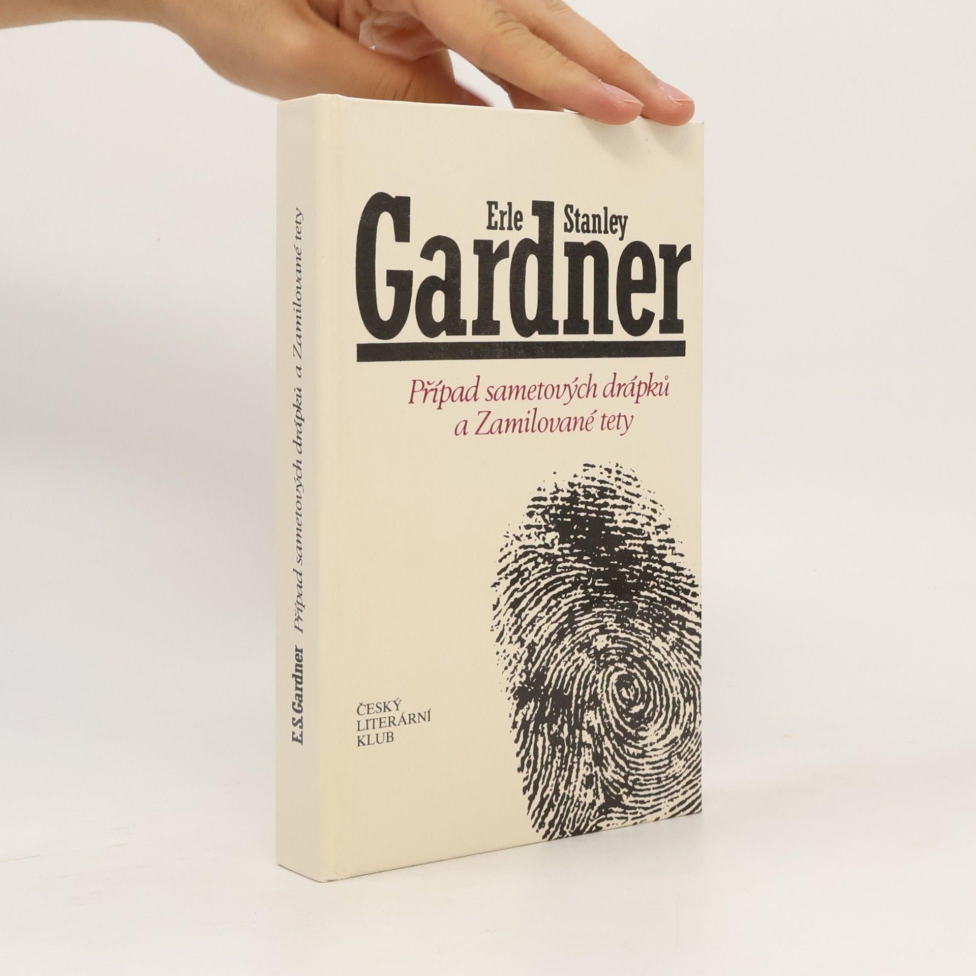 Erle Stanley Gardner Případ sametových drápků a Zamilované tety