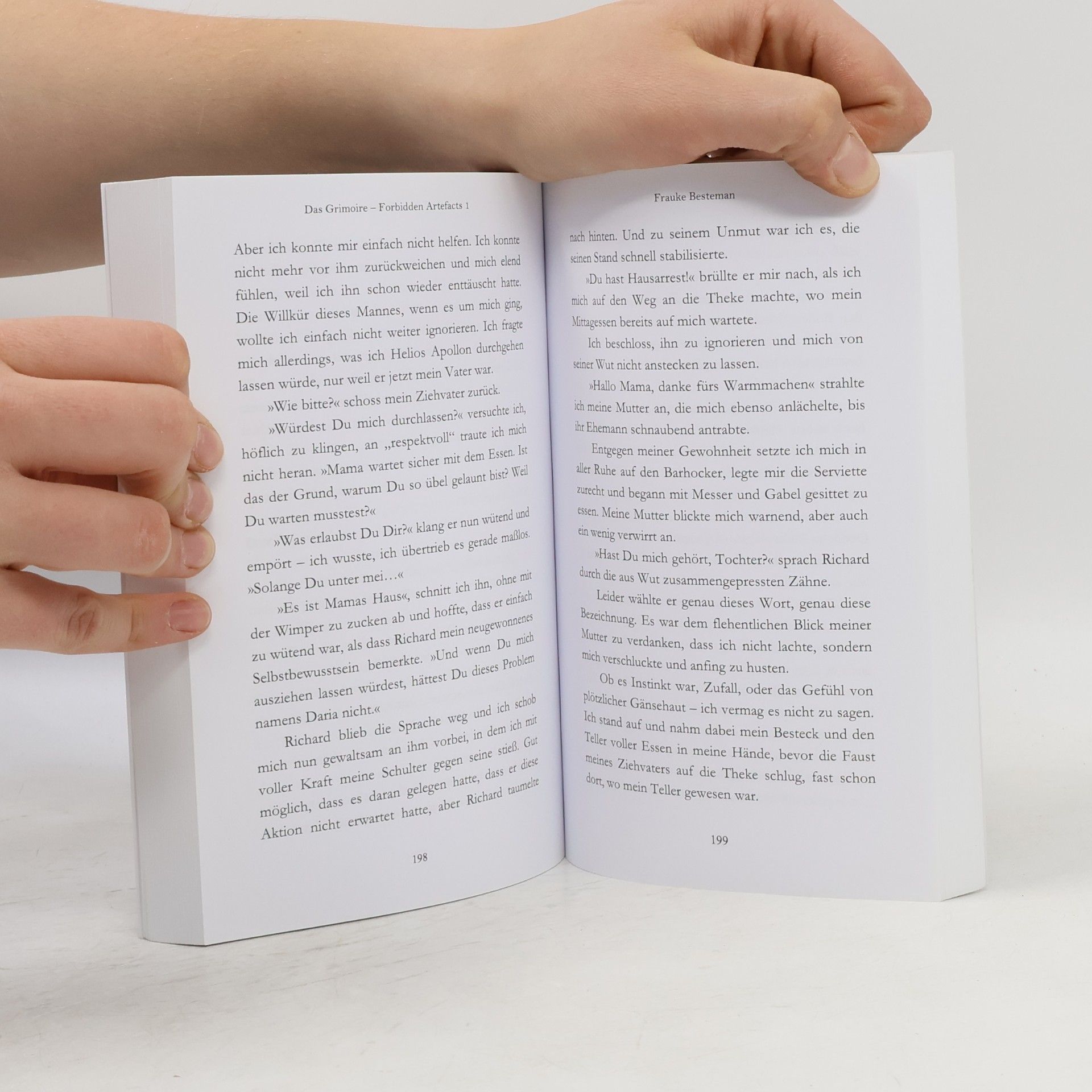Frauke M.A. Besteman Forbidden Artefacts - 1: Das Grimoire