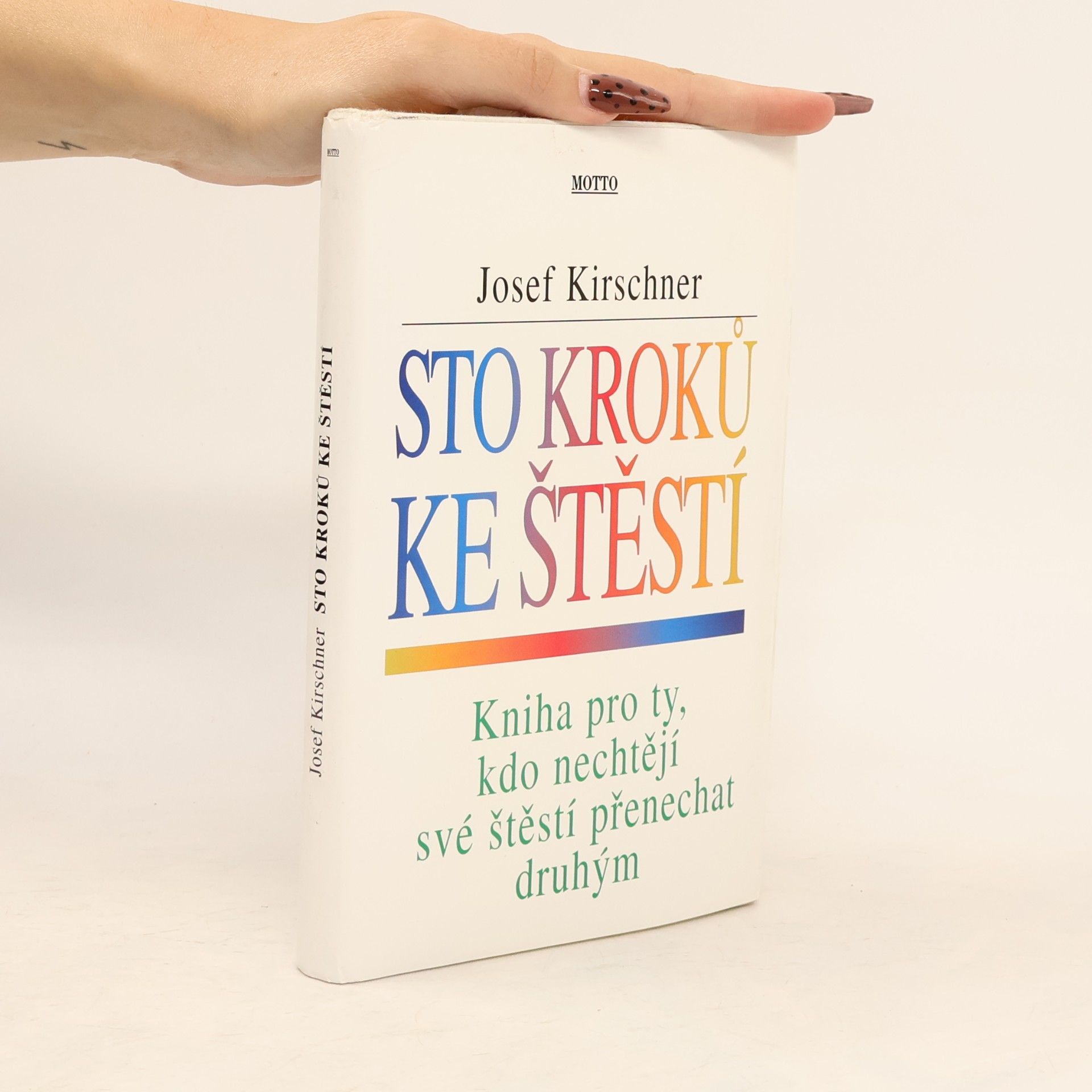 Sto kroků ke štěstí : kniha pro ty, kdo nechtějí své štěstí přenechat druhým