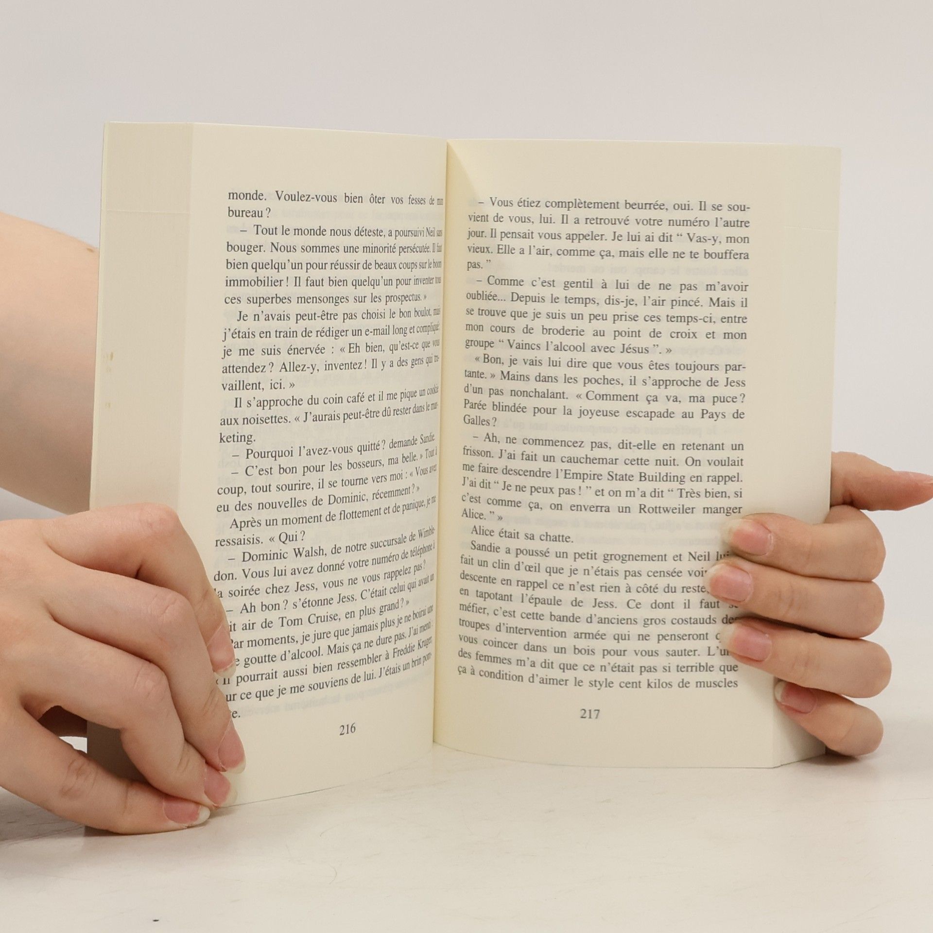 Elizabeth Young Petites embrouilles et pieux mensonges