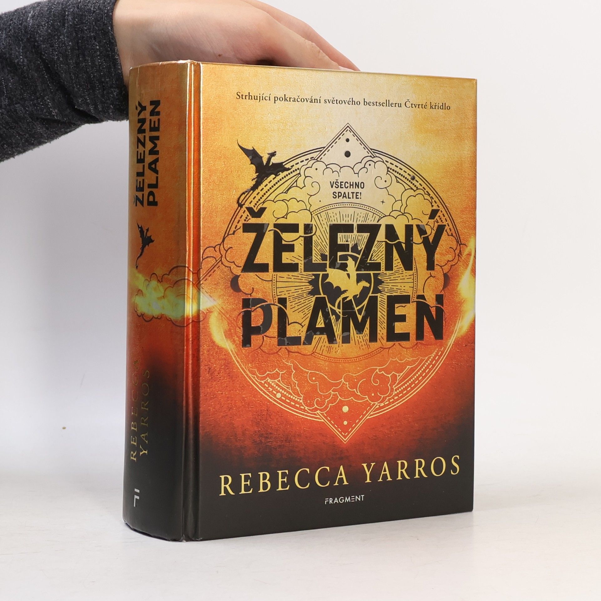Rebecca Yarros Železný plamen