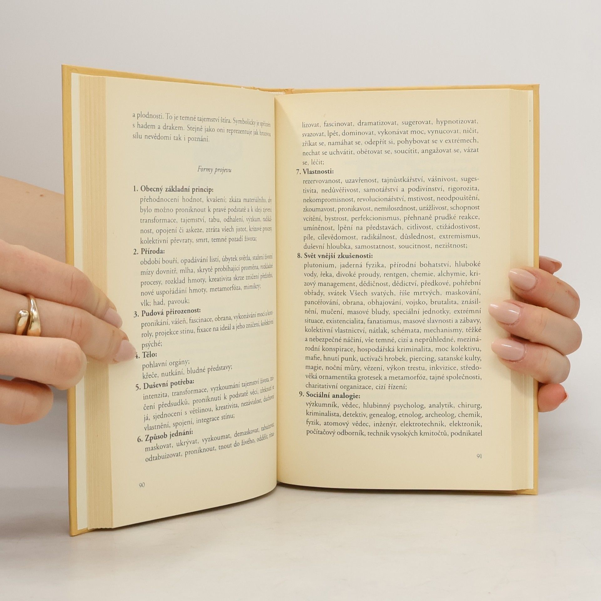 Brigitte Romankiewicz Jeviště bohů: nauka C.G. Junga o archetypech a astrologie