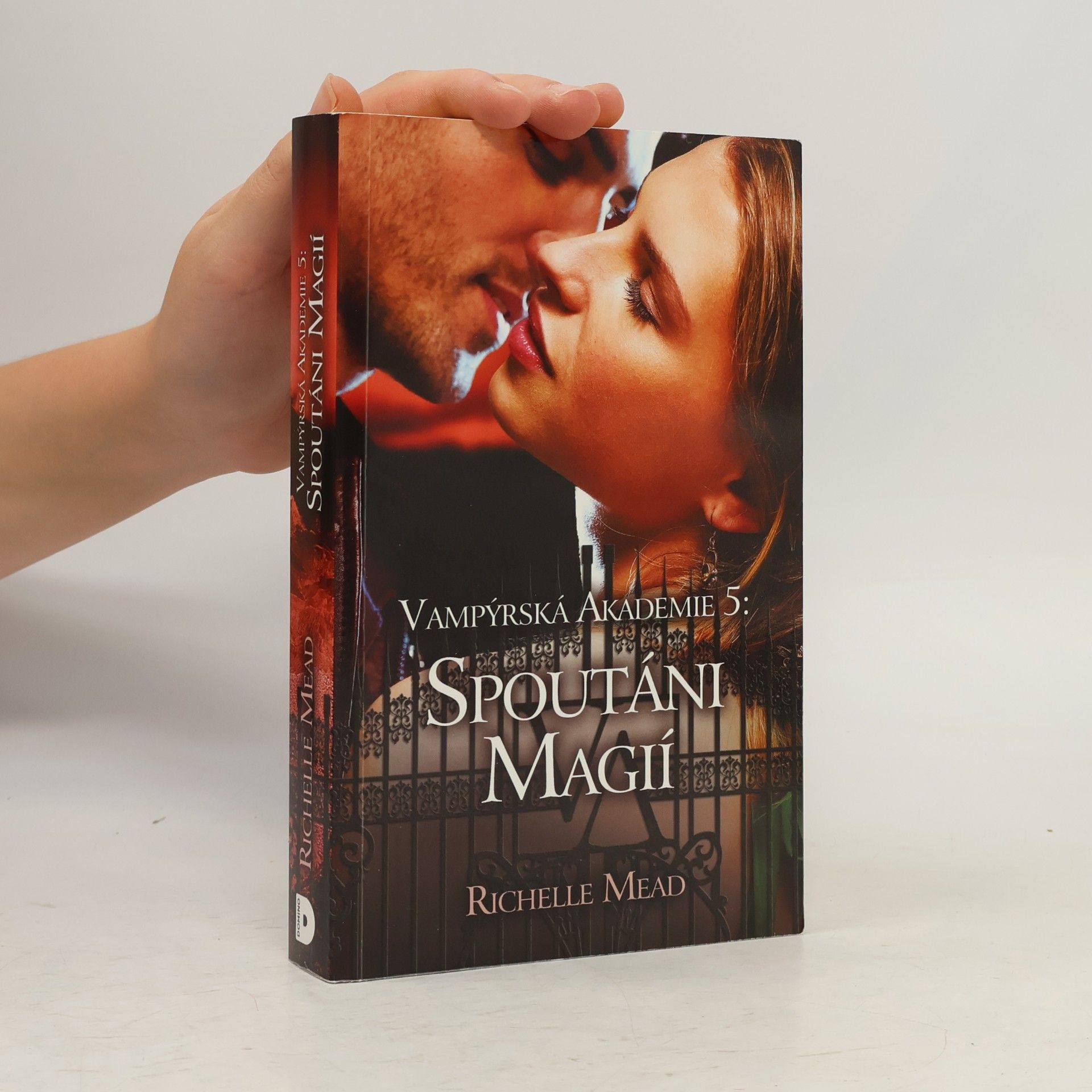 Richelle Mead Vampýrská akademie 5: Spoutáni magií