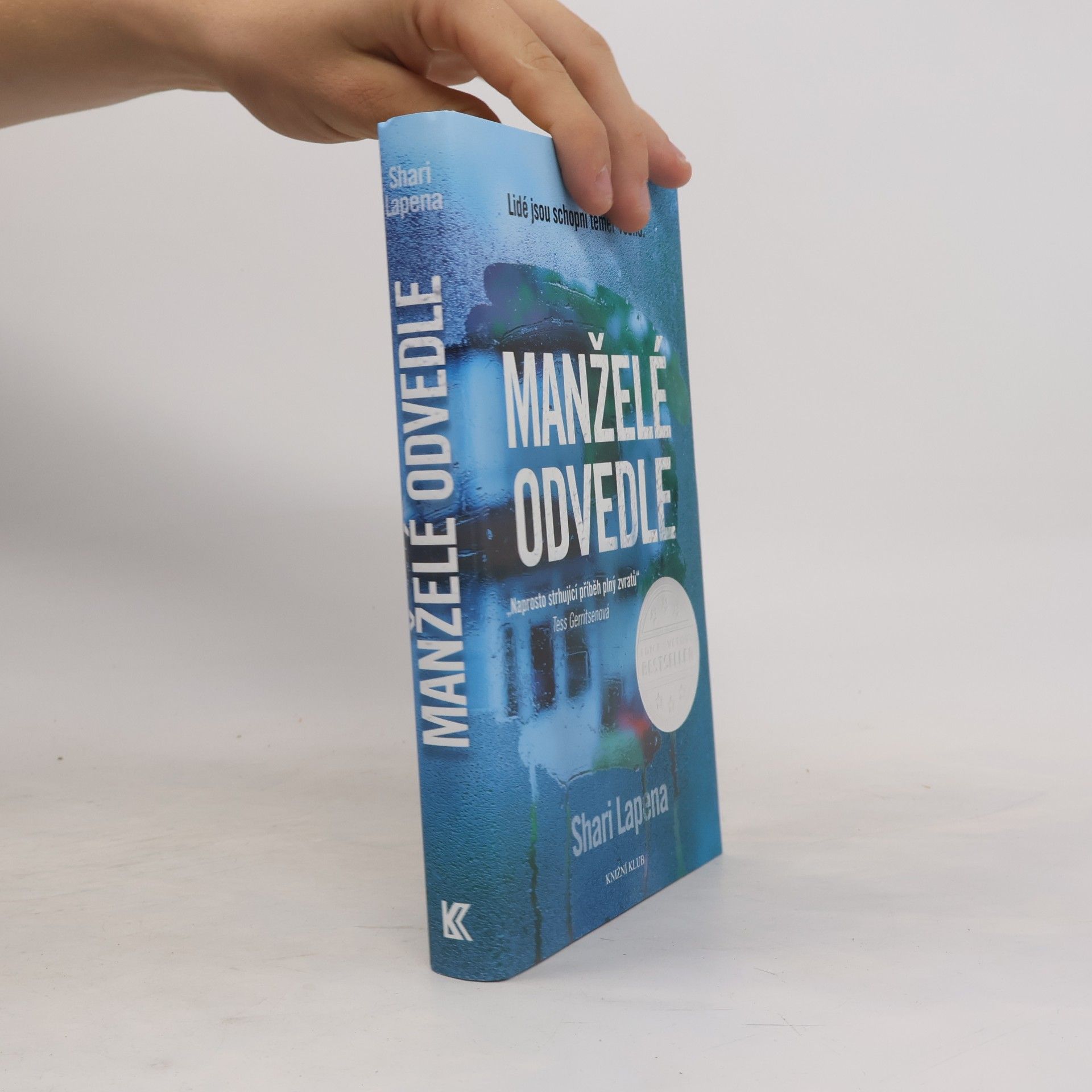 Shari Lapenová Manželé odvedle