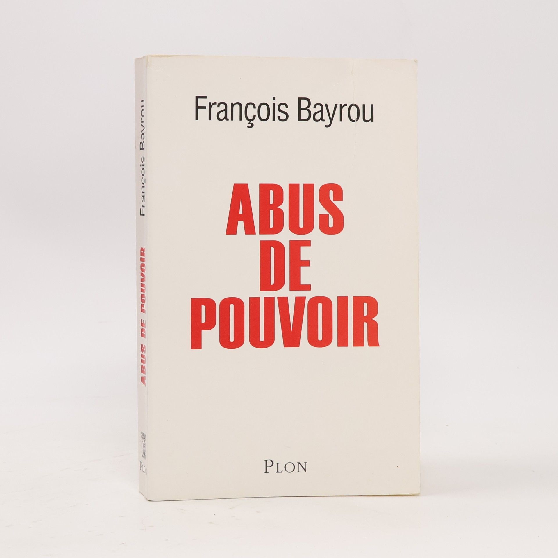 François Bayrou Abus de pouvoir