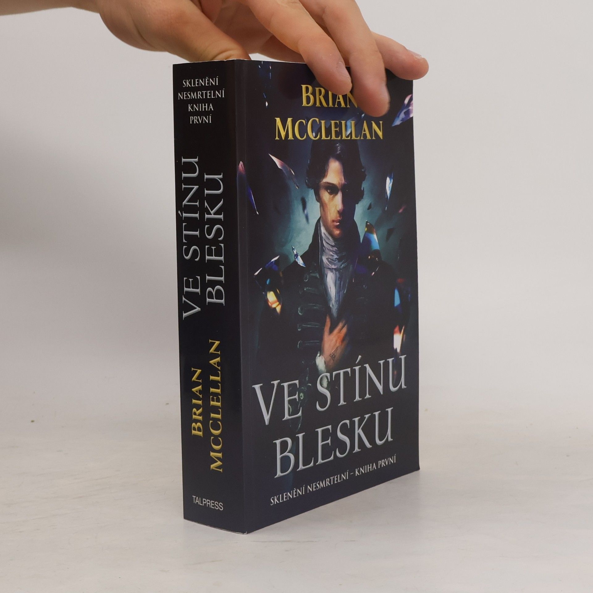 Brian McClellan Ve stínu blesku. Sklenění nesmrtelní