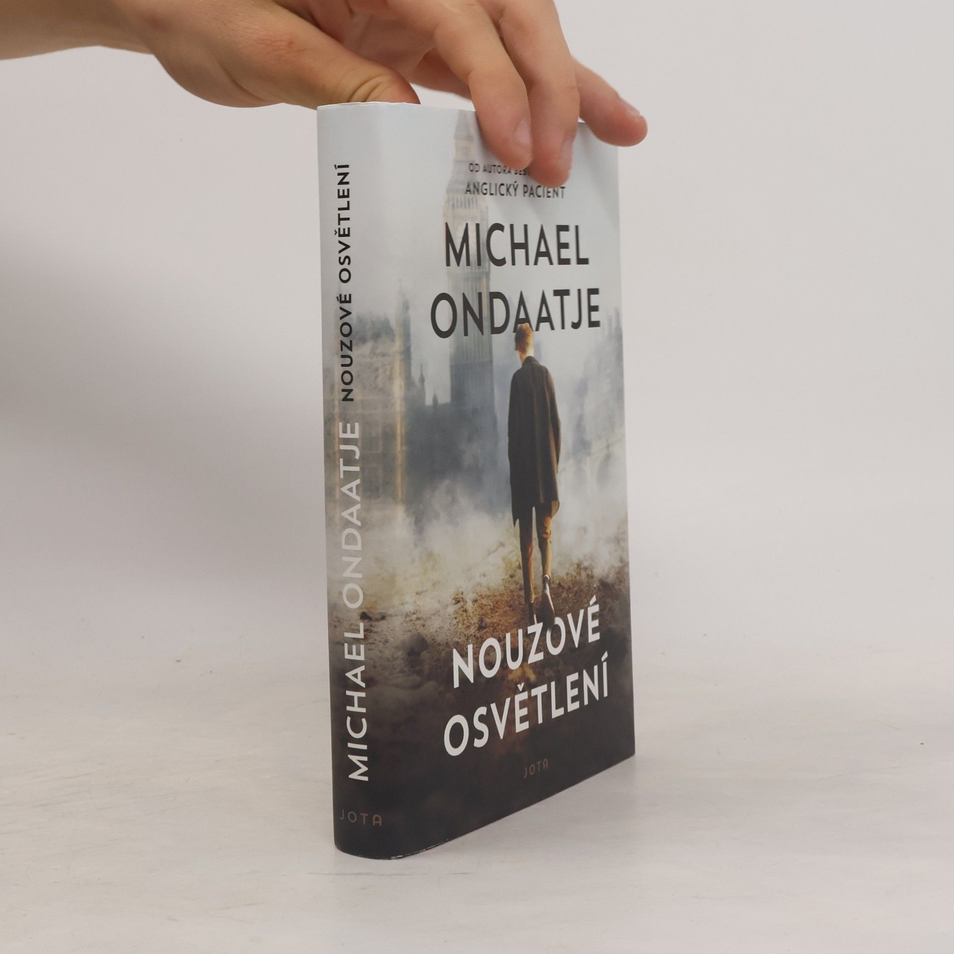 Michael Ondaatje Nouzové osvětlení