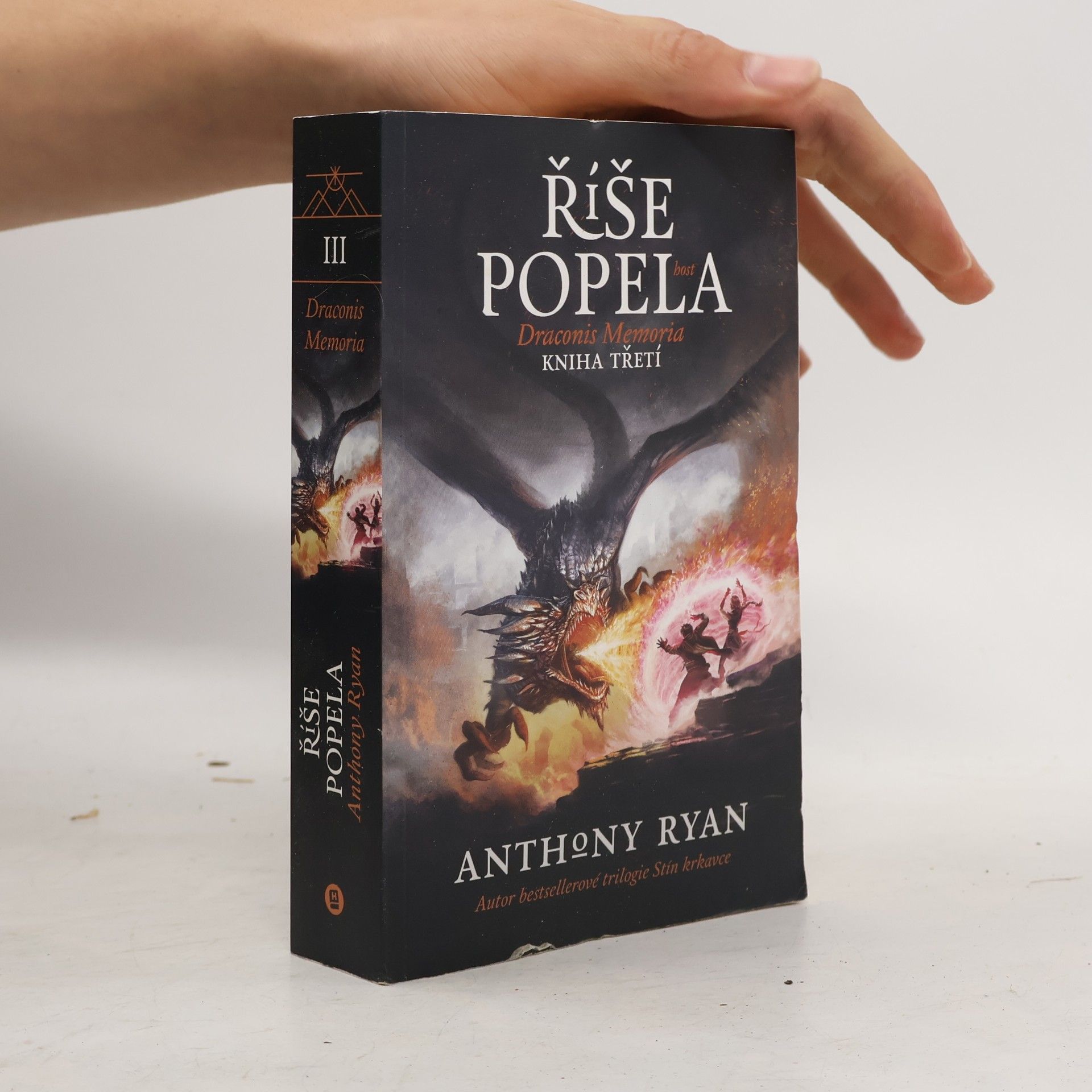 Anthony Ryan Říše popela