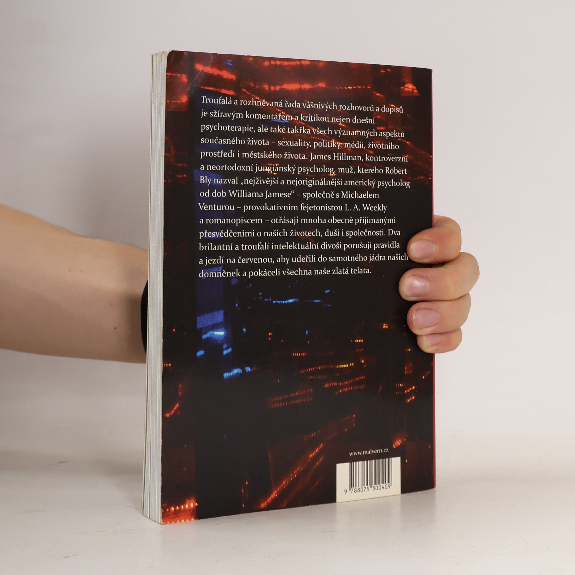 James Hillman Máme za sebou sto let psychoterapie, a svět je čím dál horší