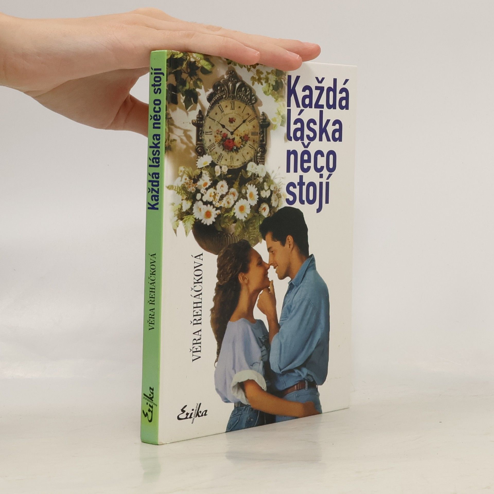 Každá láska něco stojí : psychologický román pro ženy