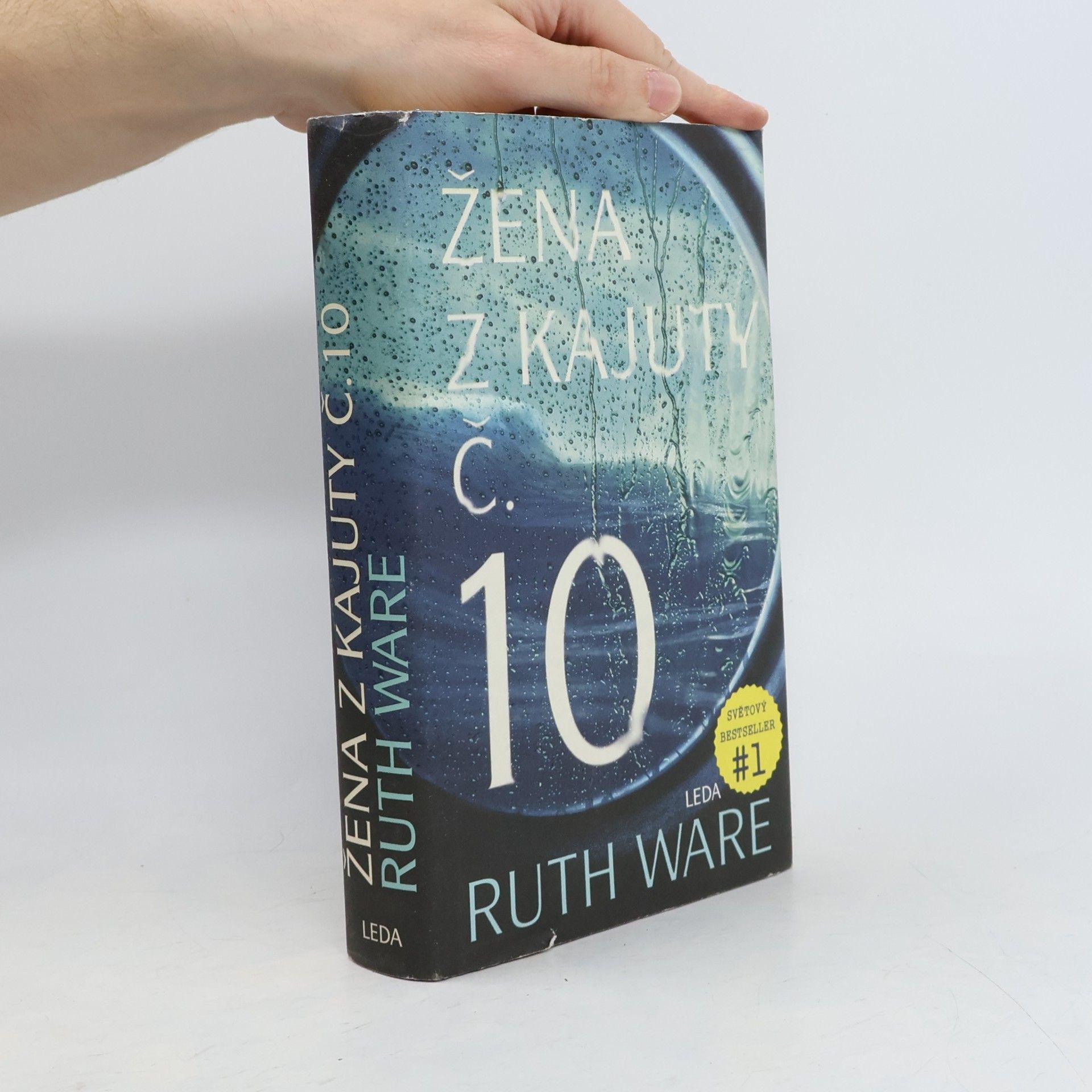 Ruth Ware Žena z kajuty č. 10