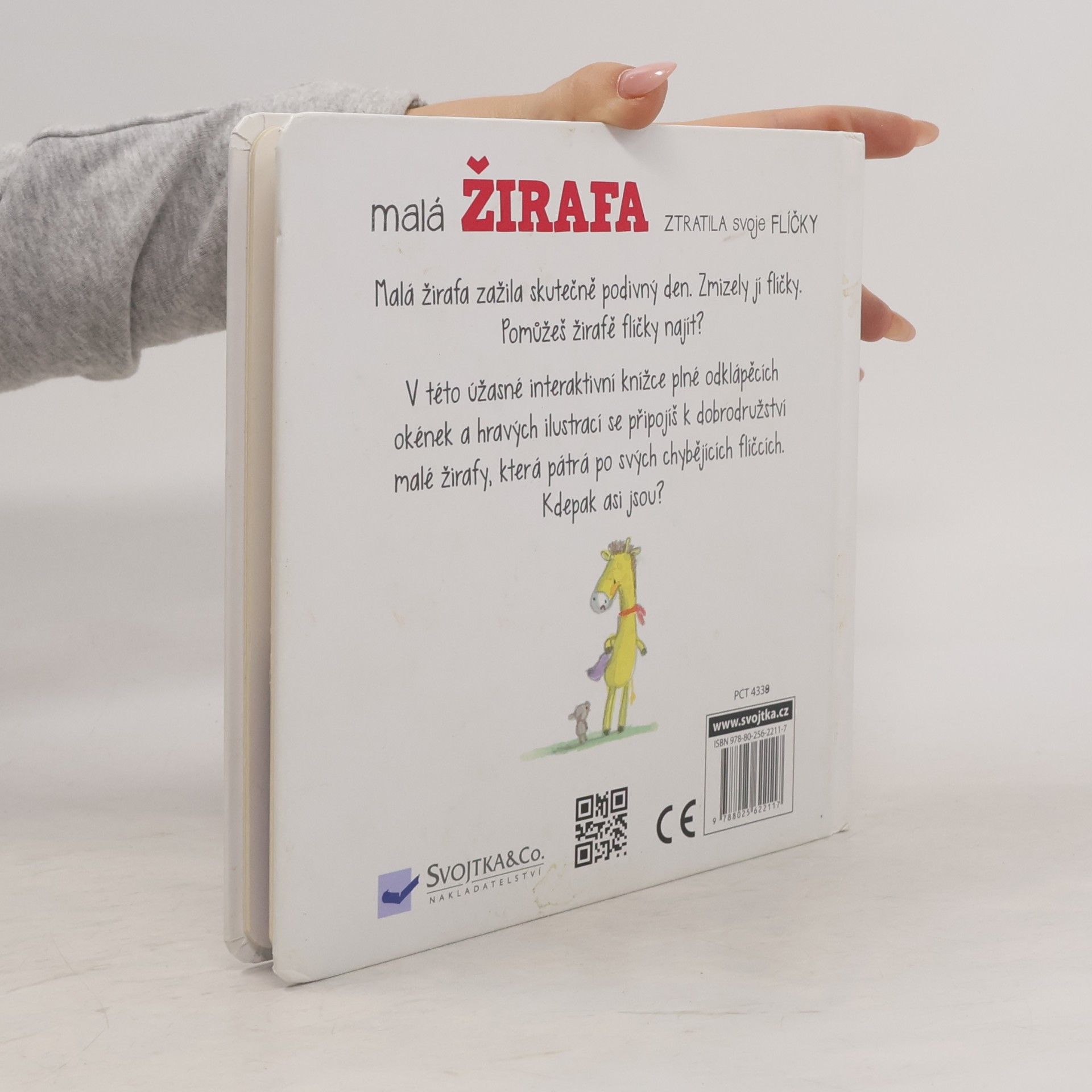 Jedda Robaard Malá žirafa ztratila svoje flíčky