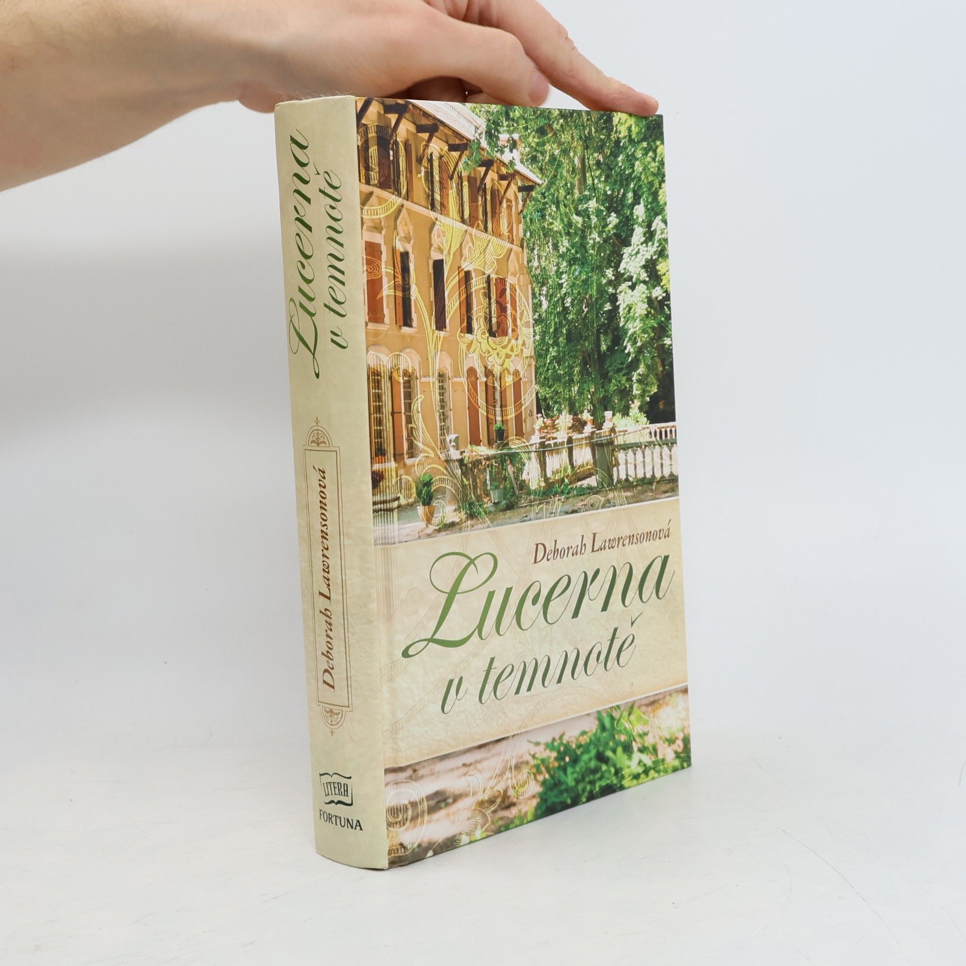 Lucerna v temnotě