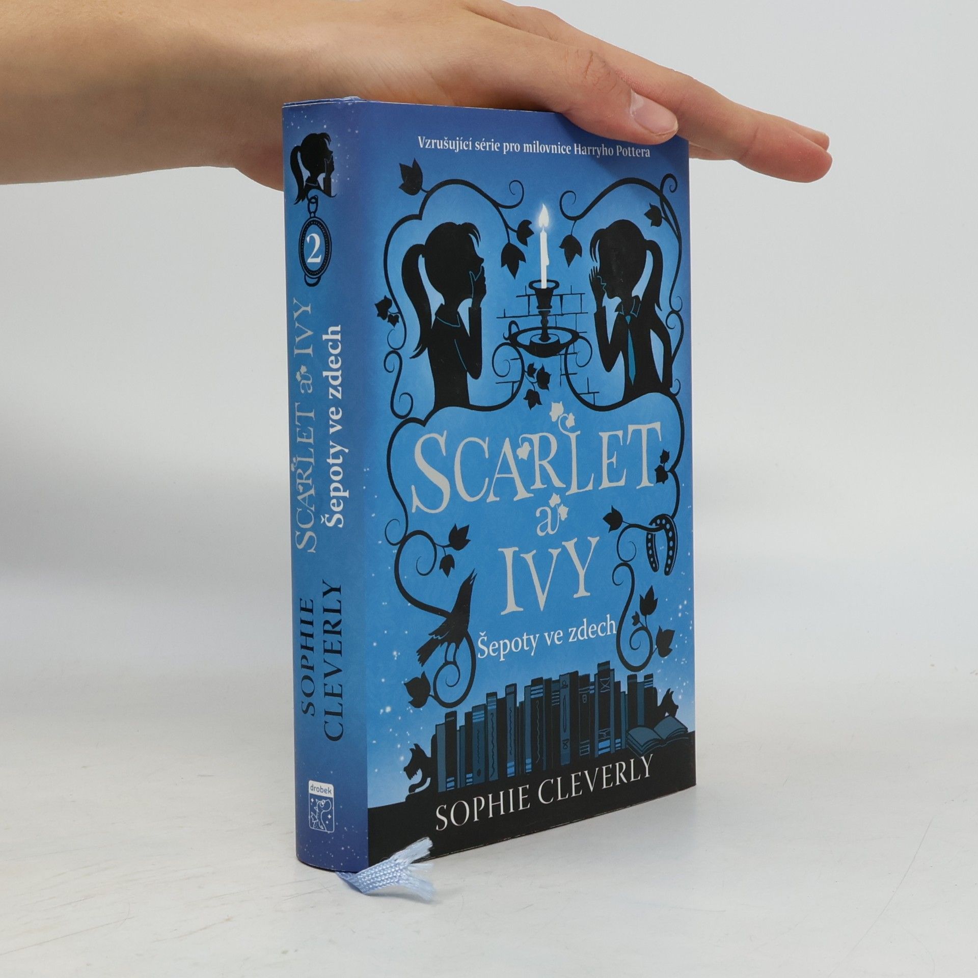 Sophie Cleverly Scarlet a Ivy. Šepoty ve zdech